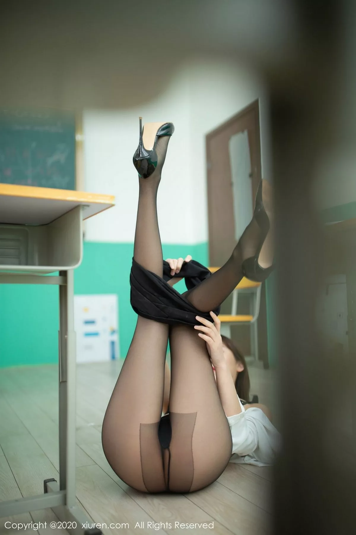 秀人集.com_[XiuRen秀人网]No.2343_嫩模陆萱萱乌镇+太湖旅拍课堂老师主题无内黑丝裤袜极致魅惑写真72P