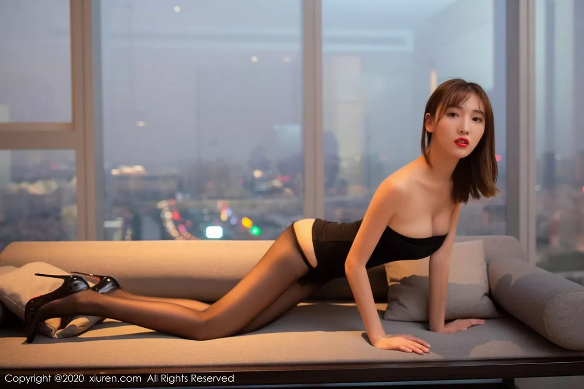 秀人集.com_[XiuRen秀人网]No.2410_嫩模陆萱萱黑色抹胸内衣主题私房黑丝裤袜秀完美身材诱惑写真71P