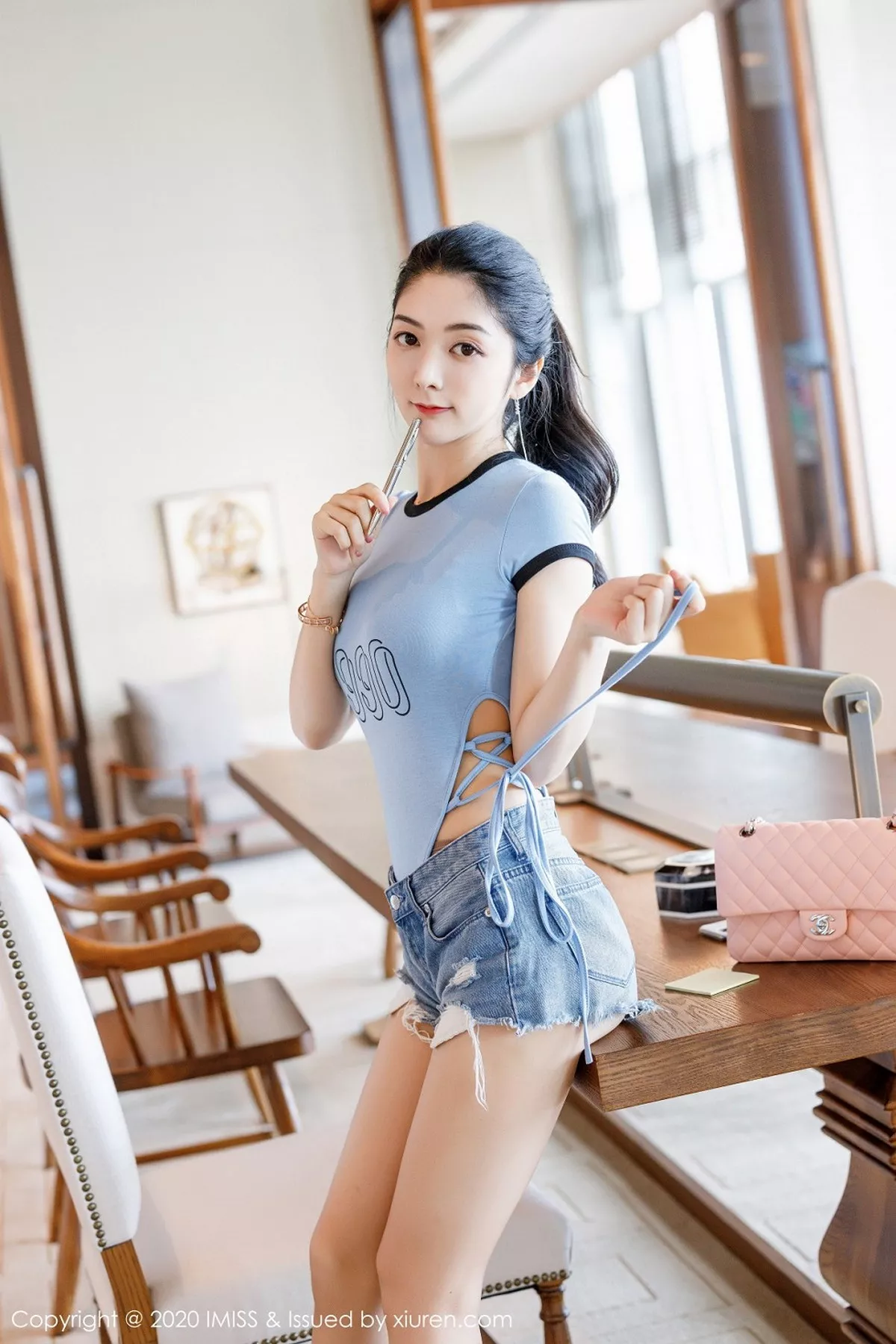 秀人集.com_[IMISS爱蜜社]Vol.489_嫩模Angela小热巴脱牛仔裤露高叉连体衣肉丝裤袜诱惑写真108P