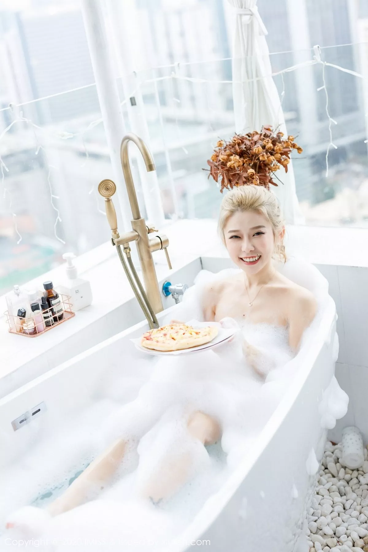 秀人集.com_[IMISS爱蜜社]Vol.490_女神luvian本能浴室大尺度泡泡浴秀火辣身材诱惑写真46P