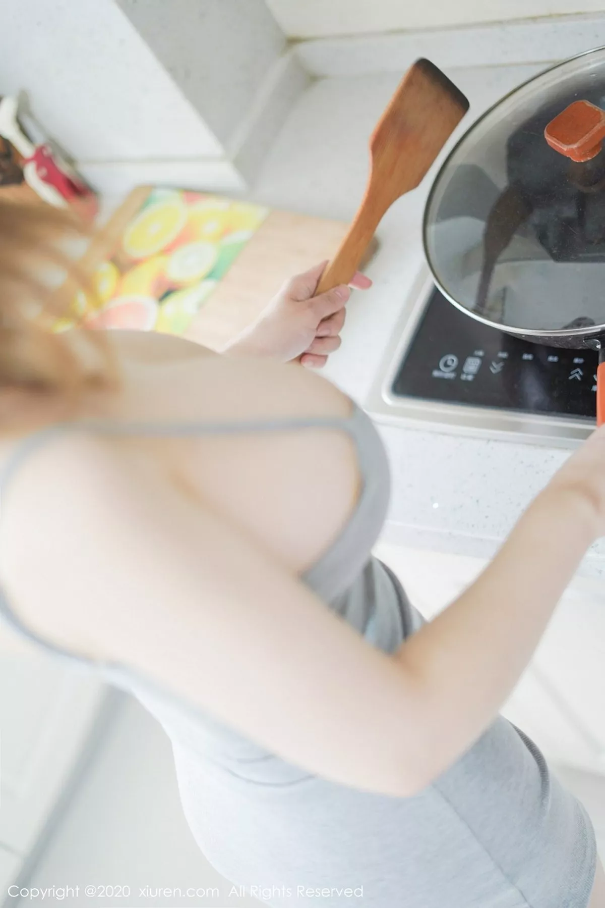 秀人集.com_[XiuRen秀人网]No.2416_嫩模周大萌厨房场景厨娘系列主题低胸吊带裙真空露豪乳诱惑写真43P