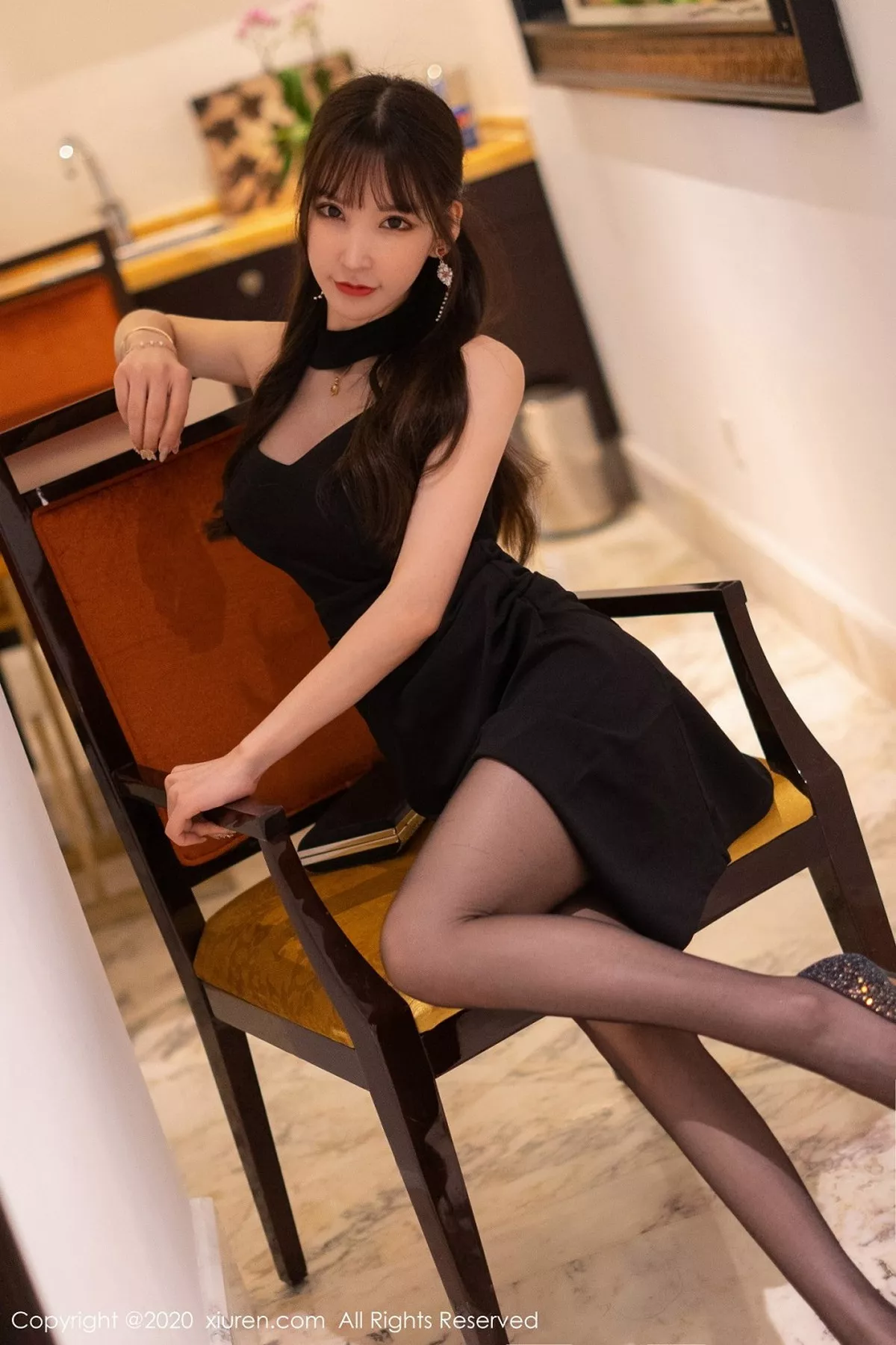 秀人集.com_[XiuRen秀人网]No.2418_女神周于希Sandy三亚旅拍脱典雅礼裙红色内衣配黑丝袜诱惑写真66P