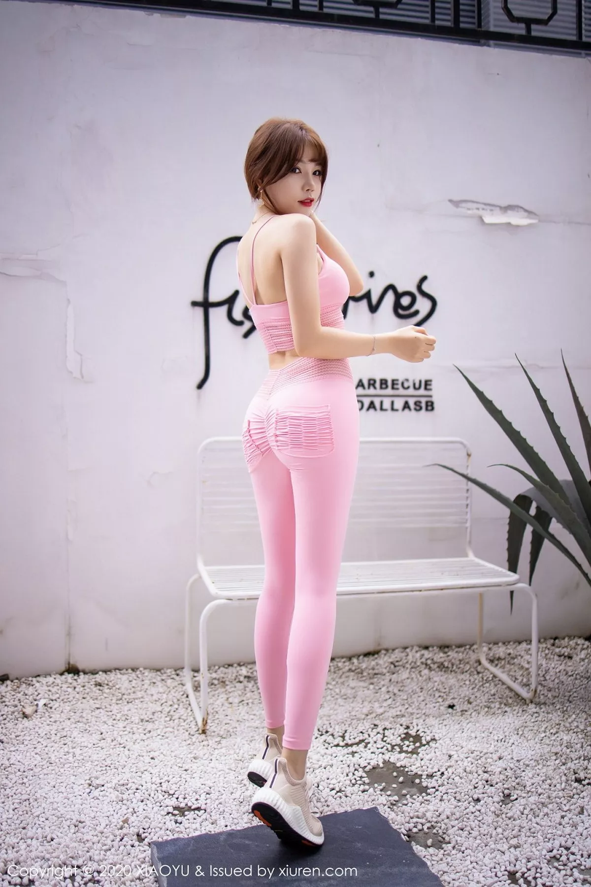 秀人集.com_[XiaoYu画语界]Vol.344_女神芝芝Booty街拍系列时尚粉红紧身运动衣完美诱惑写真101P