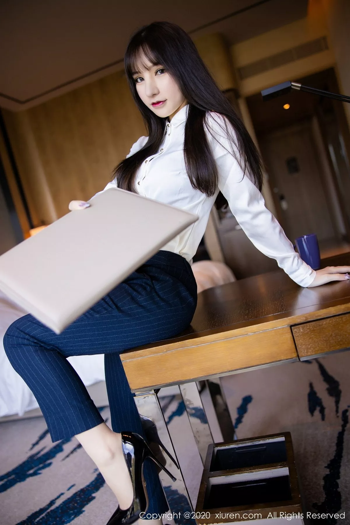 秀人集.com_[XiuRen秀人网]No.2356_女神周于希Sandy酒店私人管家主题私房肉丝裤袜秀美腿诱惑写真73P