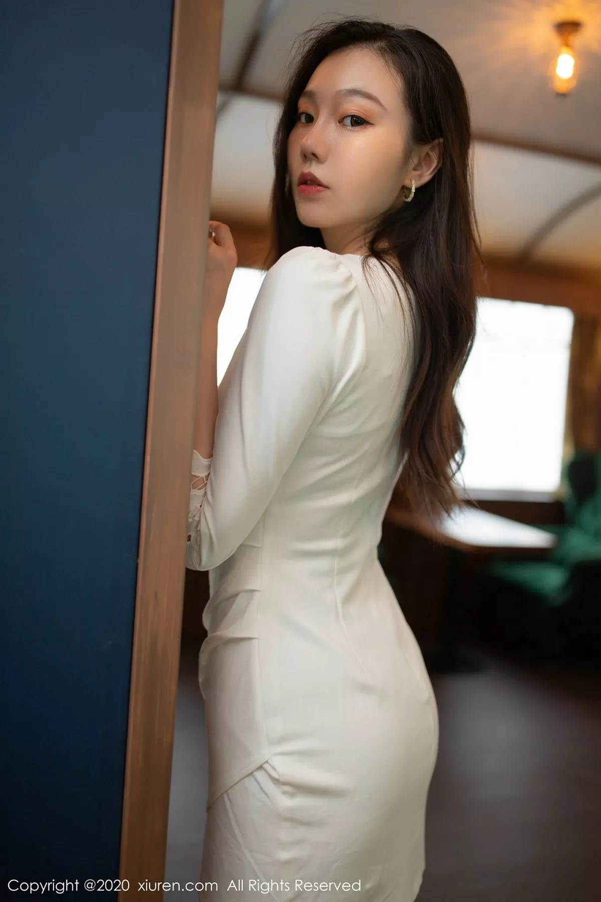 秀人集.com_[XiuRen秀人网]No.2430_嫩模安然Maleah火车上故事主题白色连身裙下超薄肉丝裤袜诱惑写真50P