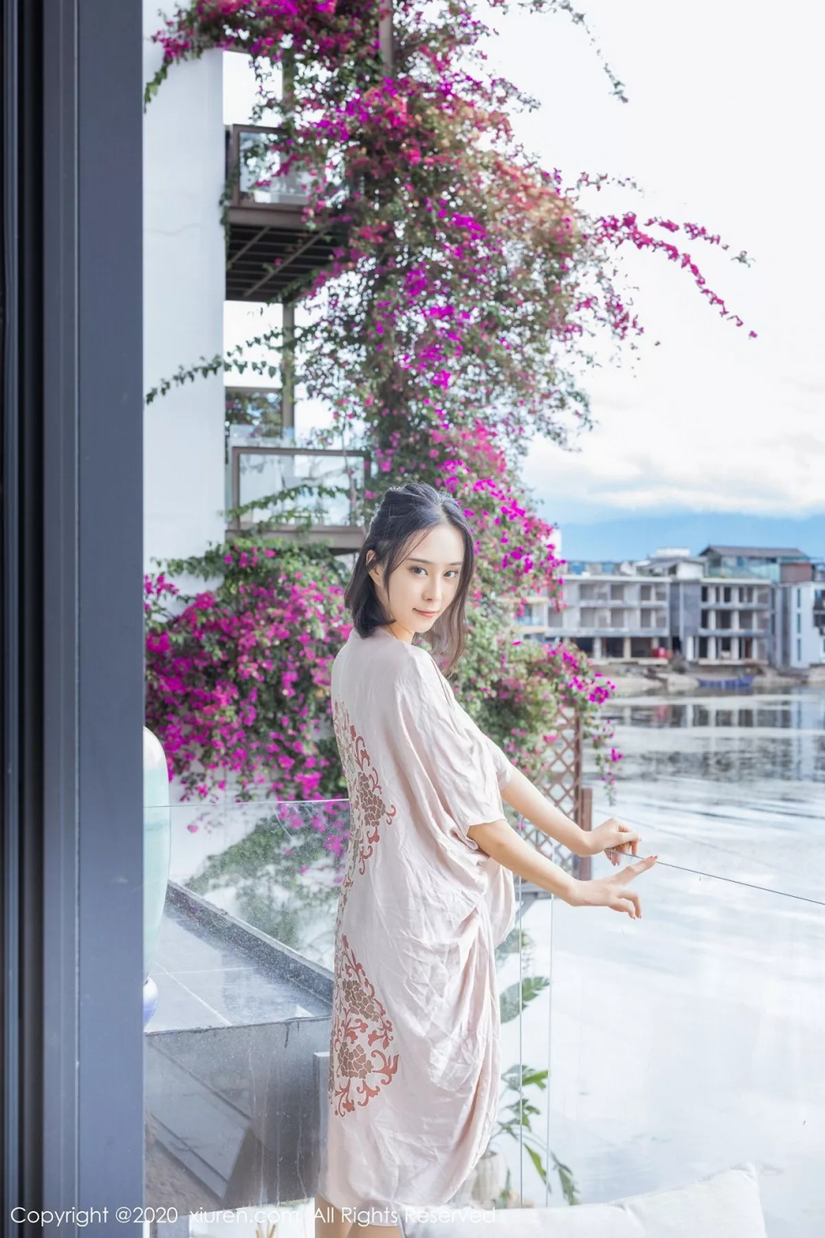 秀人集.com_[XiuRen秀人网]No.2426_嫩模蓝夏Akasha性感白色吊带配超薄肉丝裤袜秀完美身材诱惑写真46P