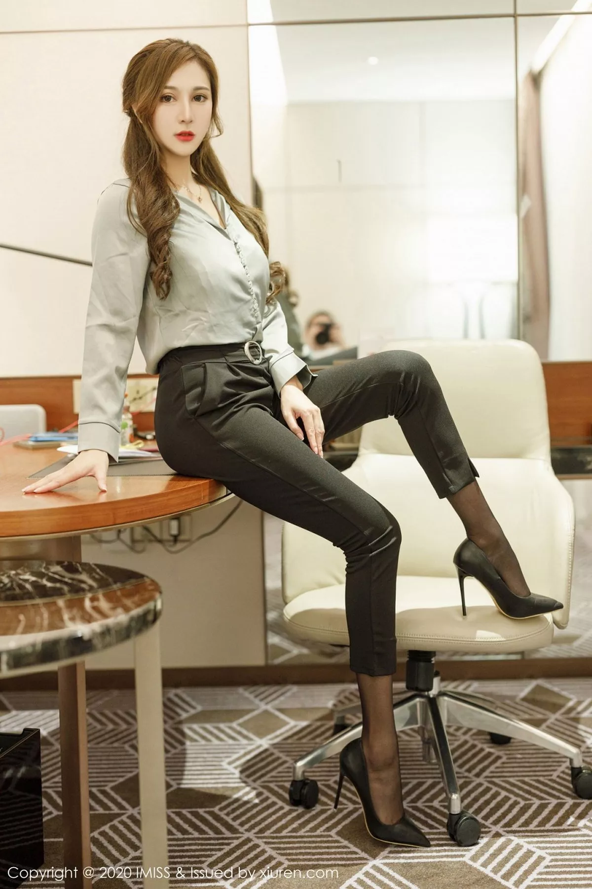 秀人集.com_[IMISS爱蜜社]Vol.492_气质女神Lavinia肉私房脱典雅服饰露性感内衣完美身材诱惑写真57P