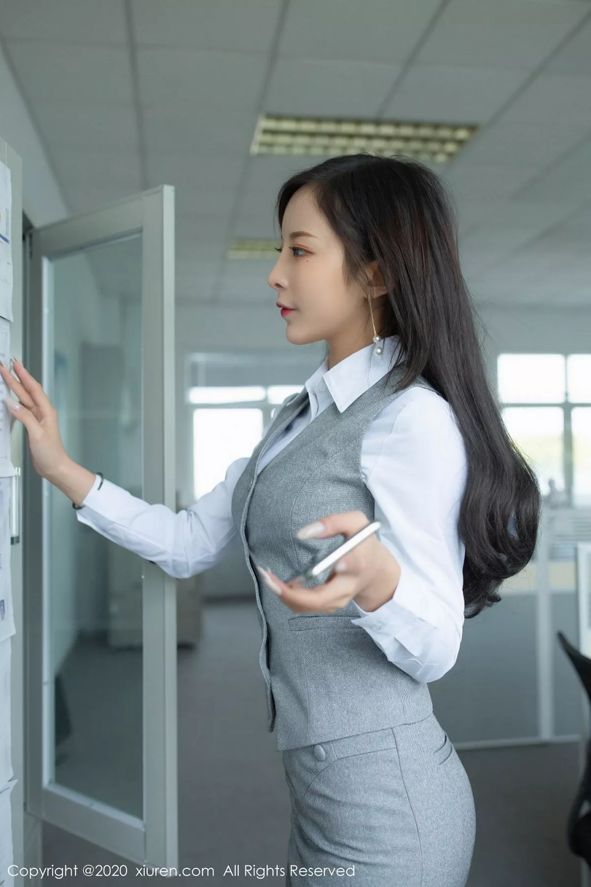 秀人集.com_[XiuRen秀人网]No.2435_嫩模陈小喵职场竞标主题白衬衣配开档肉丝裤袜撩人诱惑写真76P