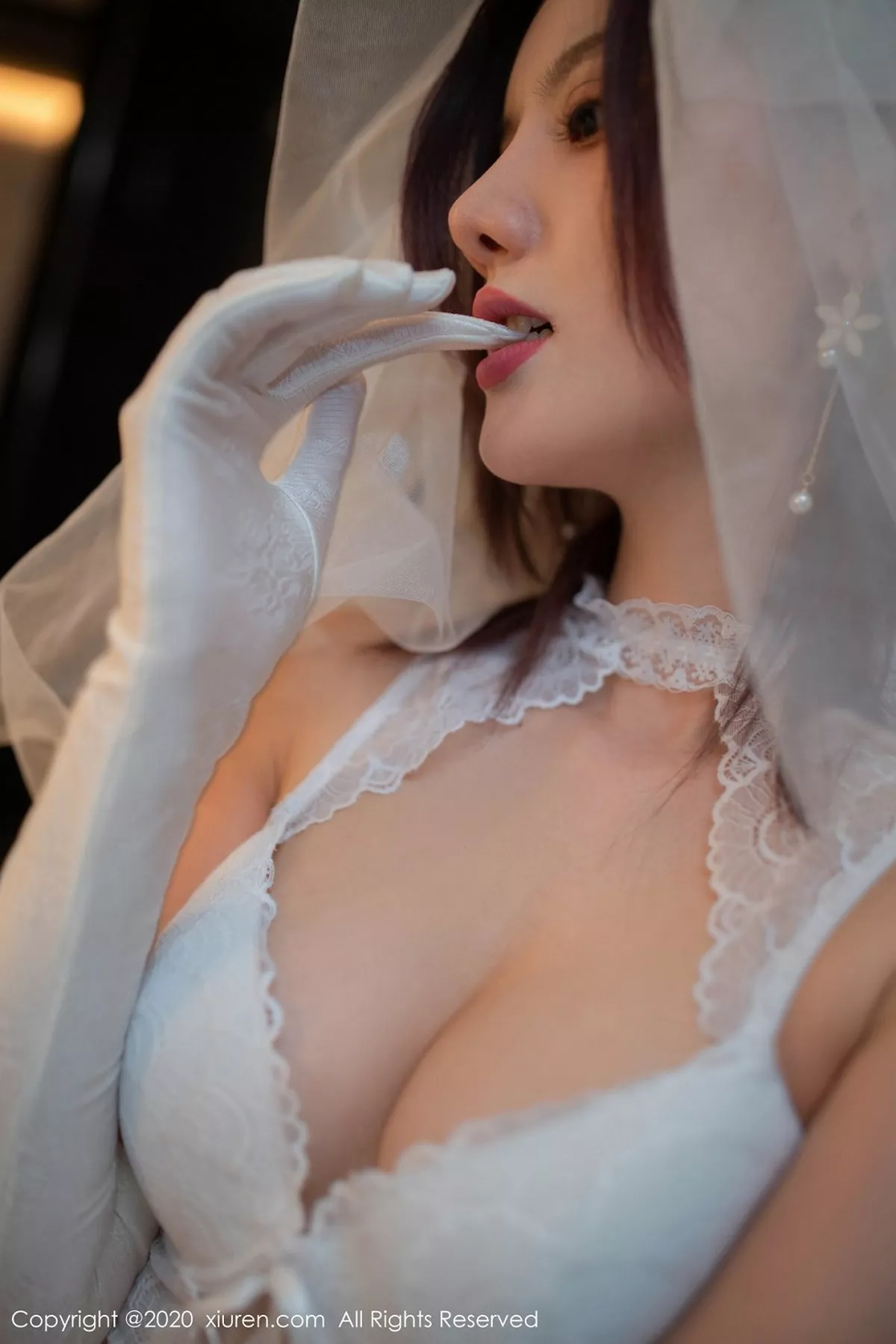 秀人集.com_[XiuRen秀人网]No.2442_模特就是阿朱啊乌镇旅拍白色婚纱主题吊带蕾丝袜极致魅惑写真63P