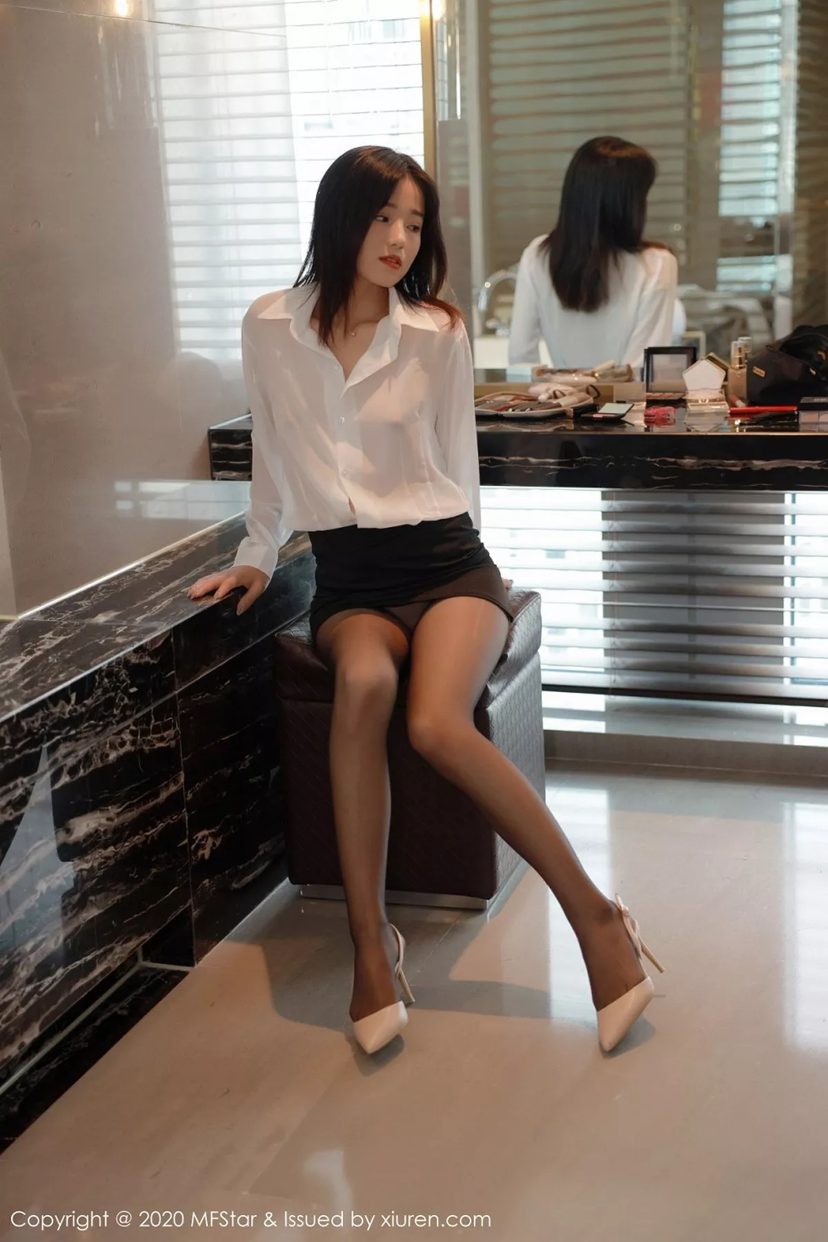 秀人集.com_[MFStar模范学院]Vol.370_嫩模仓井优香经典白衬衫配无内黑丝裤袜撩人诱惑写真50P