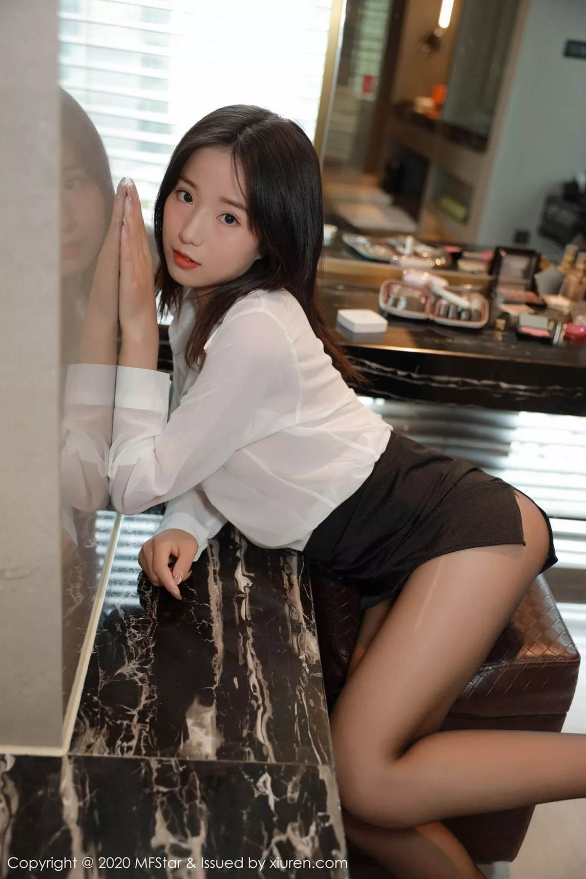 秀人集.com_[MFStar模范学院]Vol.370_嫩模仓井优香经典白衬衫配无内黑丝裤袜撩人诱惑写真50P