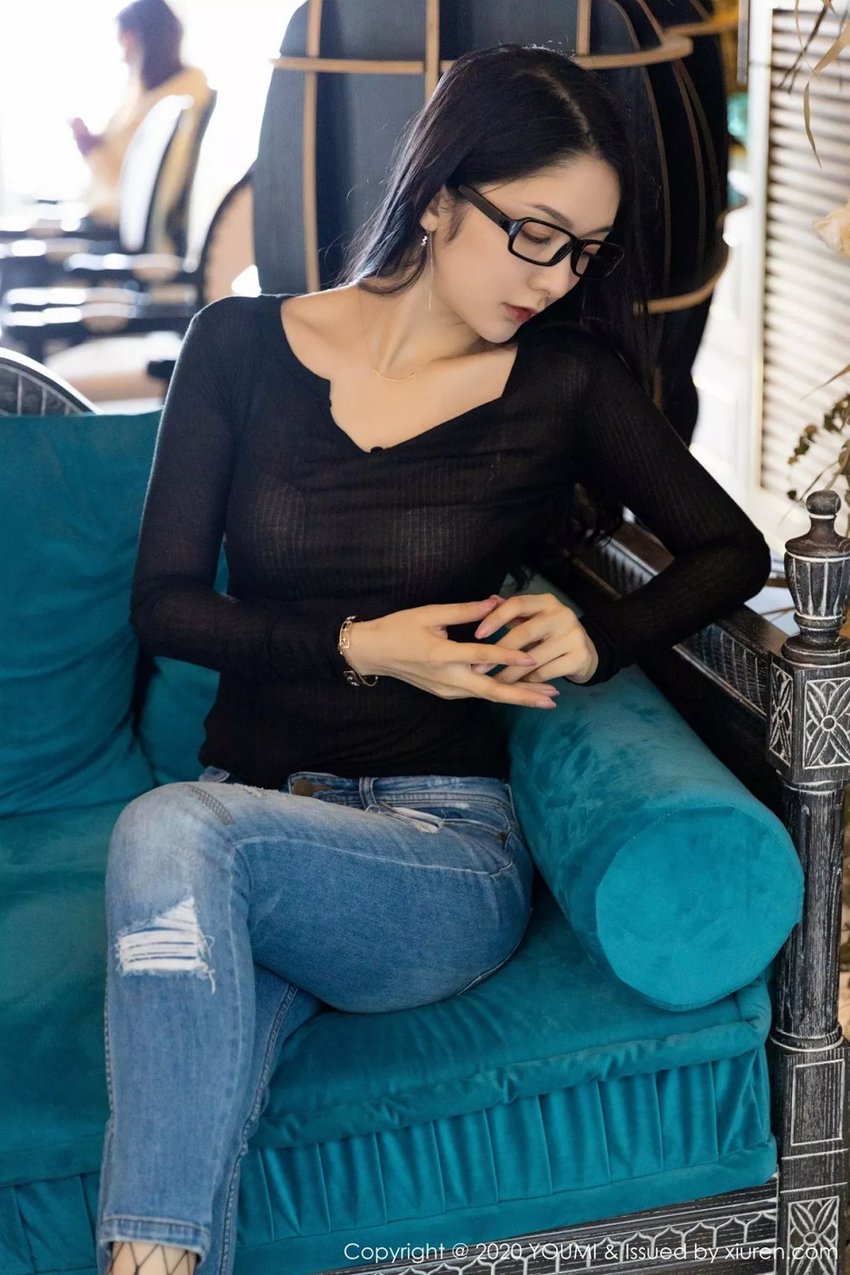 秀人集.com_[YouMi尤蜜荟]Vol.509_女神Angela小热巴大理旅拍脱牛仔裤露黑丝网袜撩人诱惑写真81P