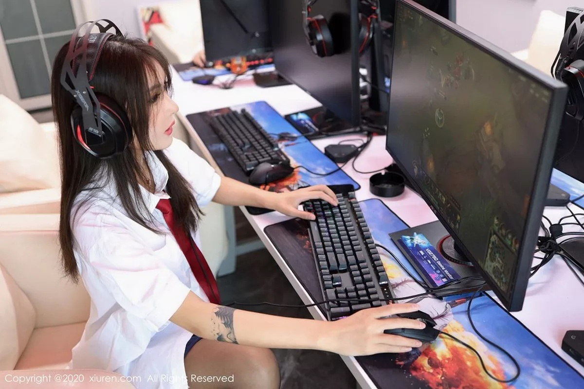 秀人集.com_[XiuRen秀人网]No.2461_嫩模Emily顾奈奈不良校花网瘾少女主题开档黑丝裤袜魅惑写真90P