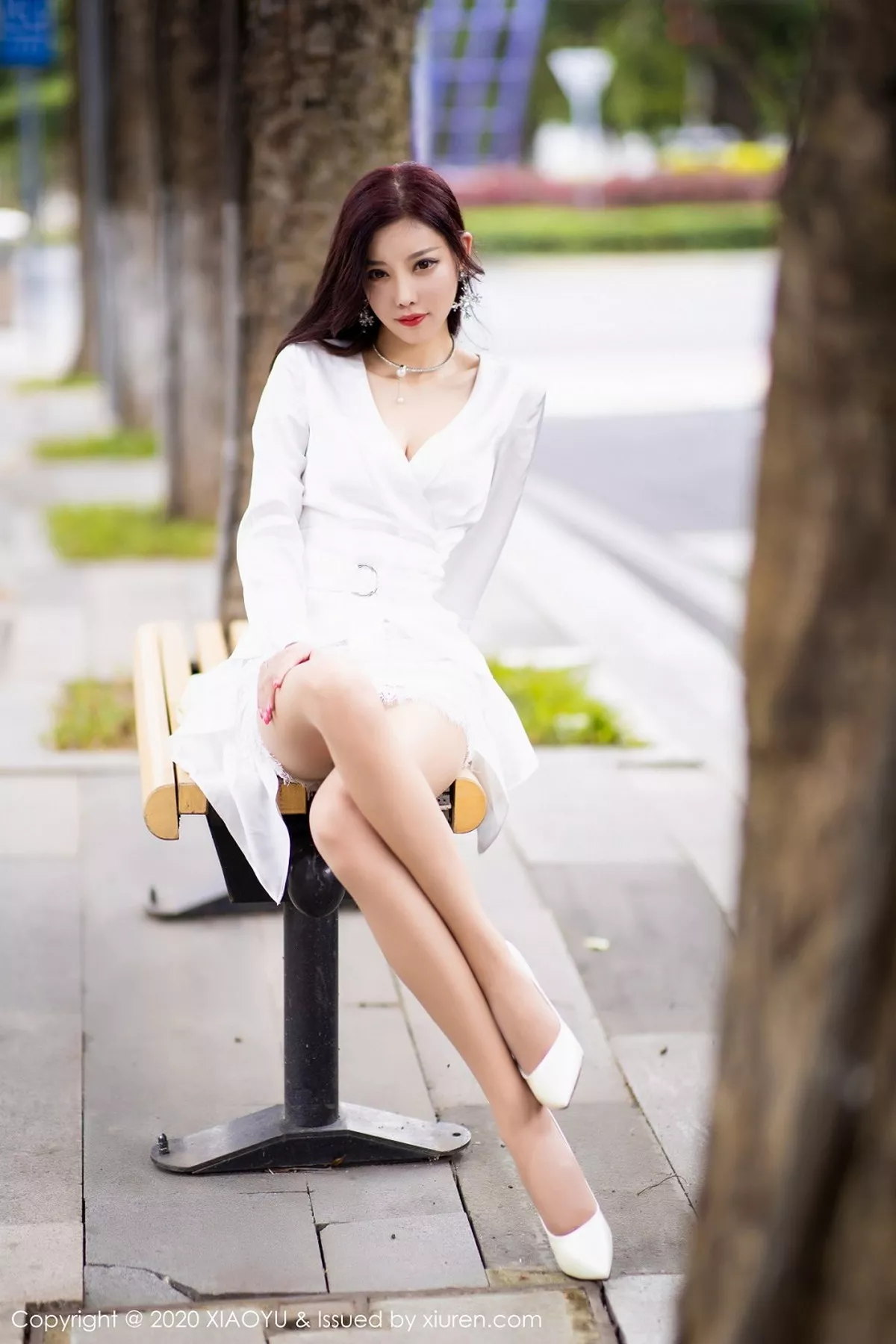 秀人集.com_[XiaoYu画语界]Vol.353_女神杨晨晨sugar阳朔旅拍室外车拍白衬衣配性感内衣诱惑写真84P