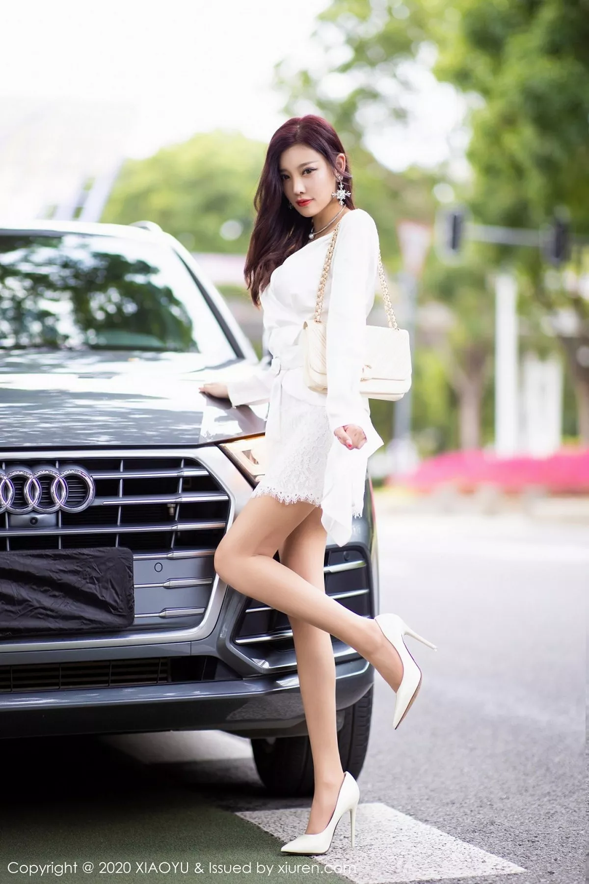 秀人集.com_[XiaoYu画语界]Vol.353_女神杨晨晨sugar阳朔旅拍室外车拍白衬衣配性感内衣诱惑写真84P