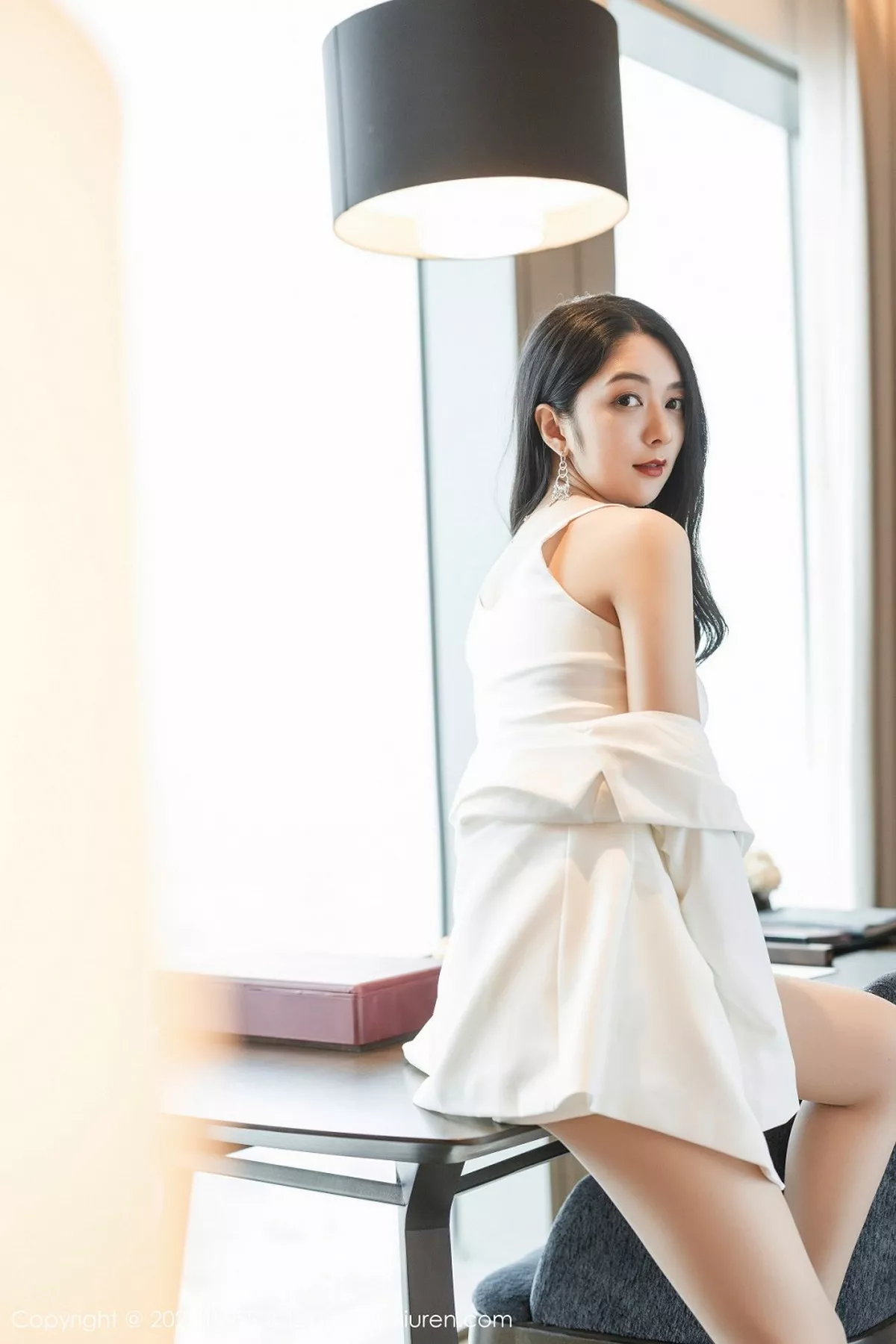 秀人集.com_[IMISS爱蜜社]Vol.484_女神Angela小热巴私房性感白色睡裙配肉丝裤袜撩人诱惑写真73P