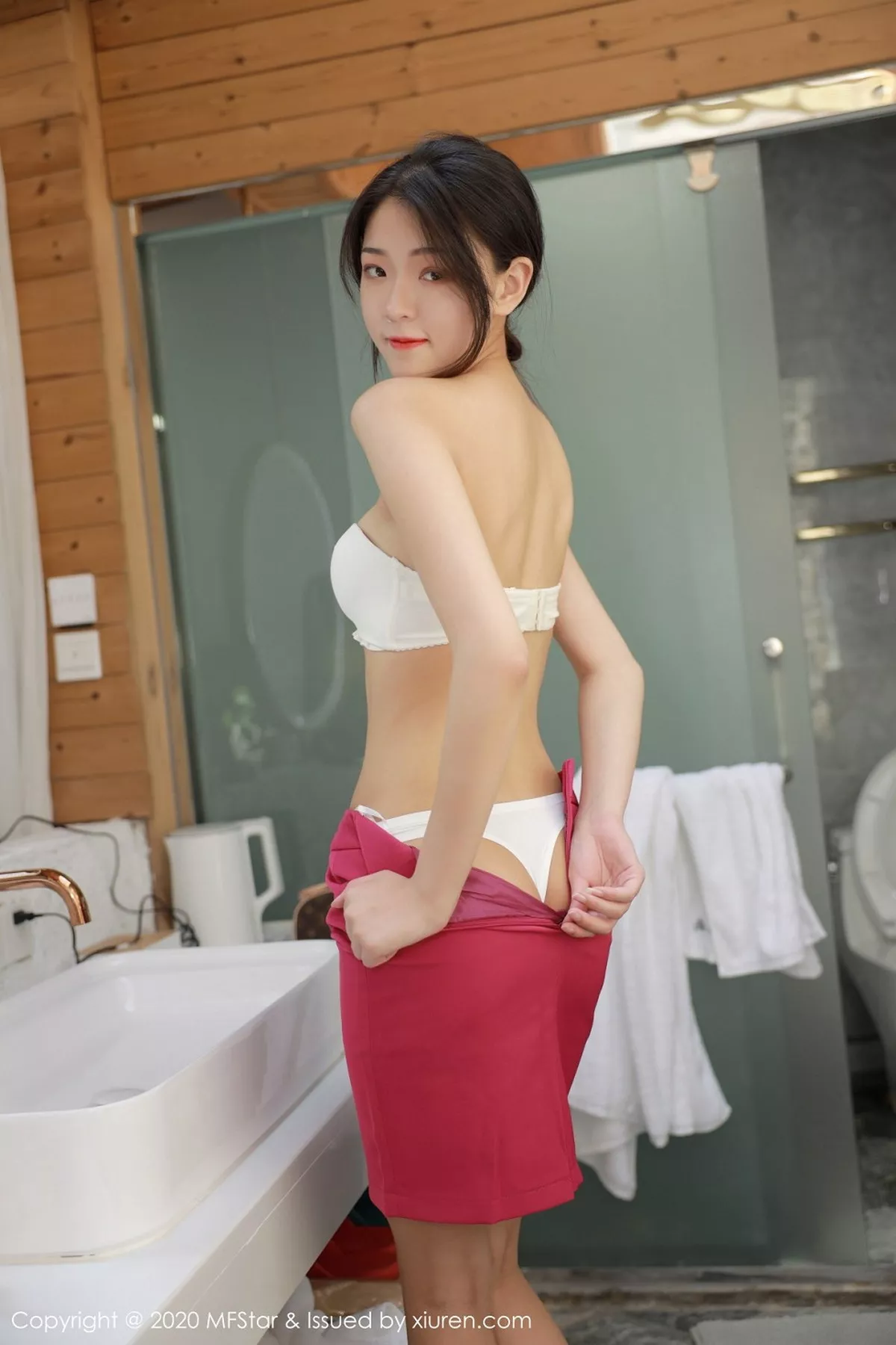 秀人集.com_[MFStar模范学院]Vol.356_嫩模Laura苏雨彤大理旅拍性感空乘制服半脱撩人诱惑写真60P