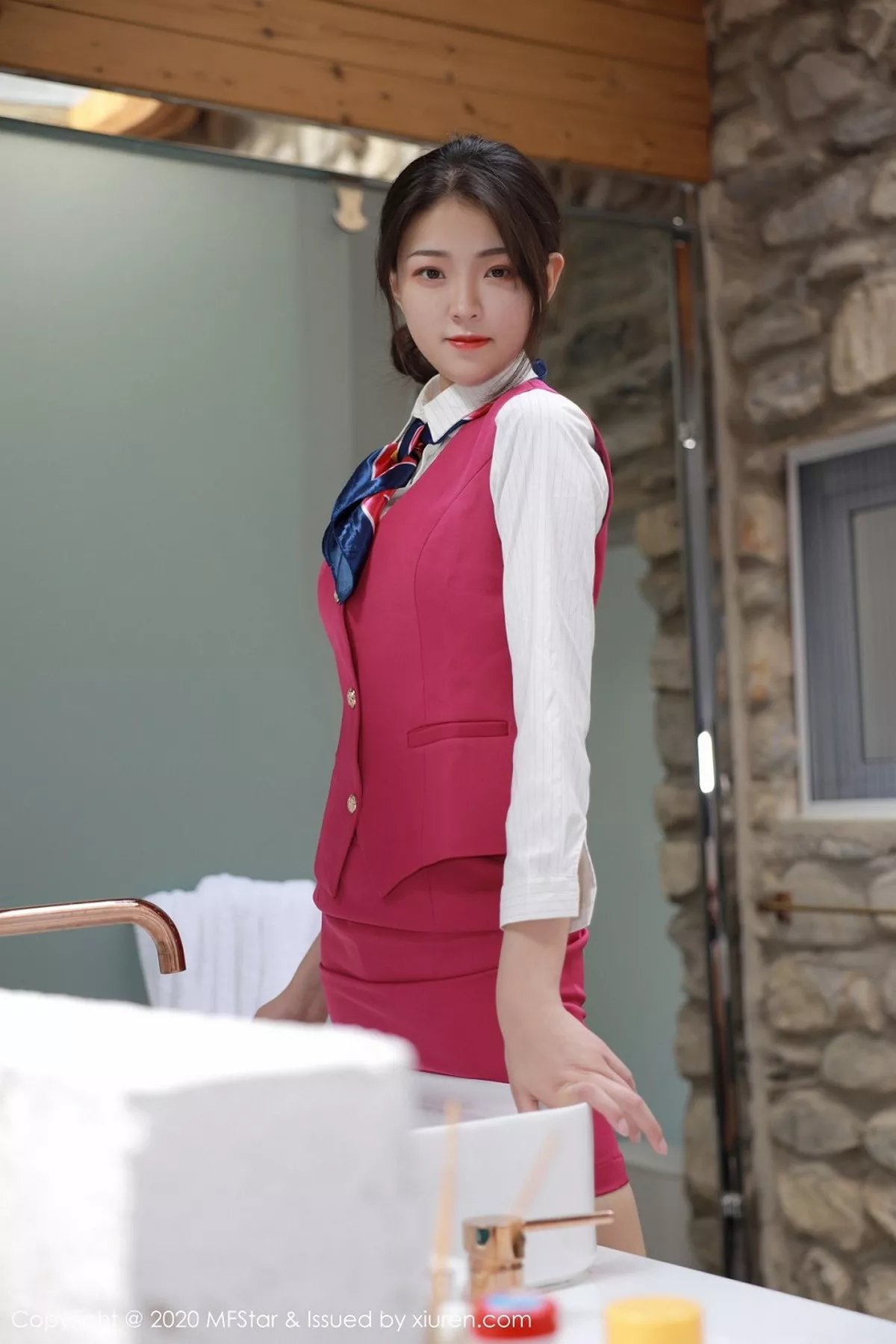 秀人集.com_[MFStar模范学院]Vol.356_嫩模Laura苏雨彤大理旅拍性感空乘制服半脱撩人诱惑写真60P