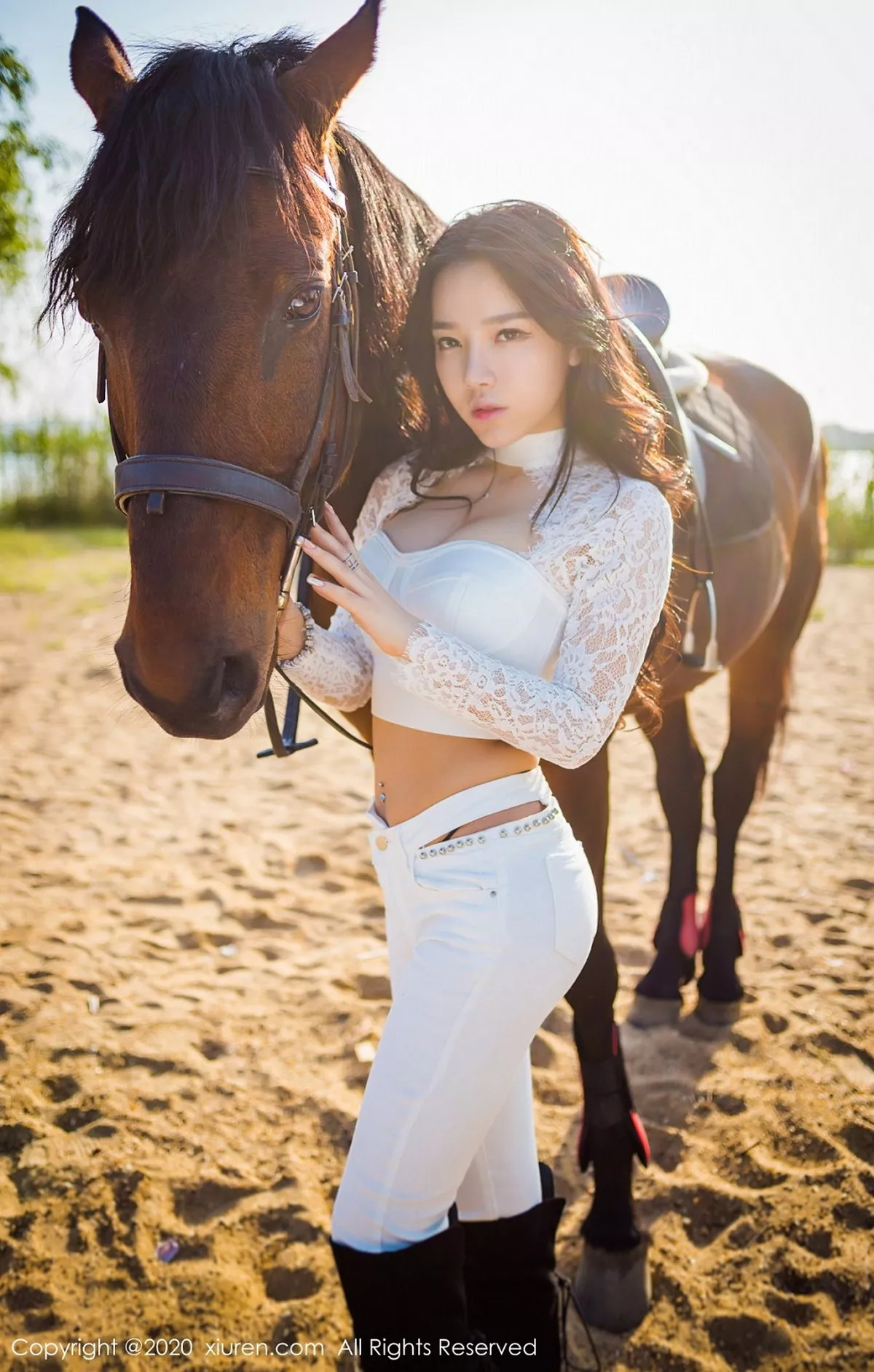 秀人集.com_[XiuRen秀人网]No.2380_嫩模夏雪爱户外JK制服+白色缕空马术服秀完美身材性感写真41P