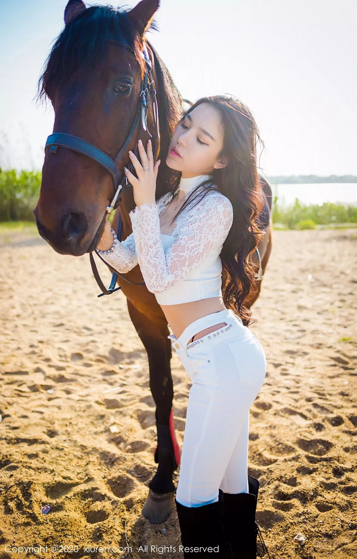 秀人集.com_[XiuRen秀人网]No.2380_嫩模夏雪爱户外JK制服+白色缕空马术服秀完美身材性感写真41P