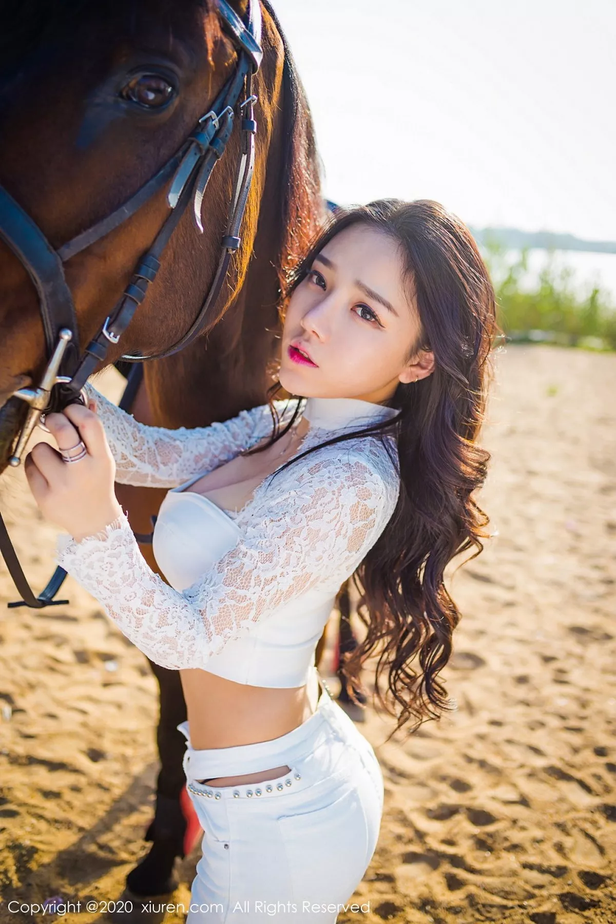 秀人集.com_[XiuRen秀人网]No.2380_嫩模夏雪爱户外JK制服+白色缕空马术服秀完美身材性感写真41P