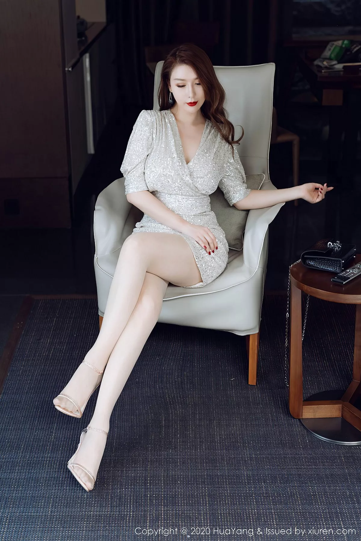 秀人集.com_[HuaYang花漾]Vol.283_女神Egg-尤妮丝三亚旅拍华丽典雅礼裙半脱秀丰满身材诱惑写真53P