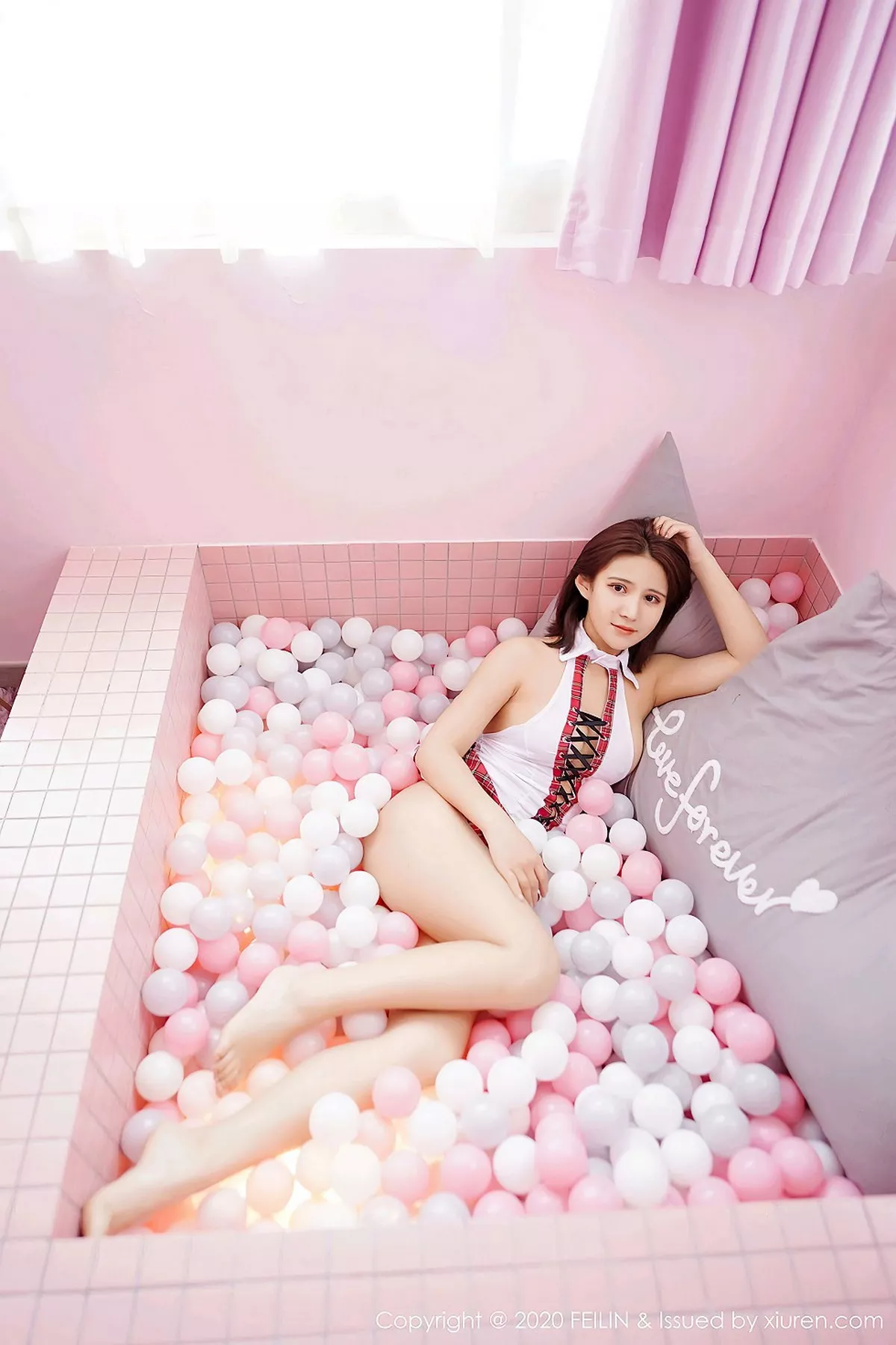 秀人集.com_[FeiLin嗲囡囡]VOL.340_嫩模久久Aimee波波池清纯校服+透视空乘制服秀火辣身材诱惑写真68P