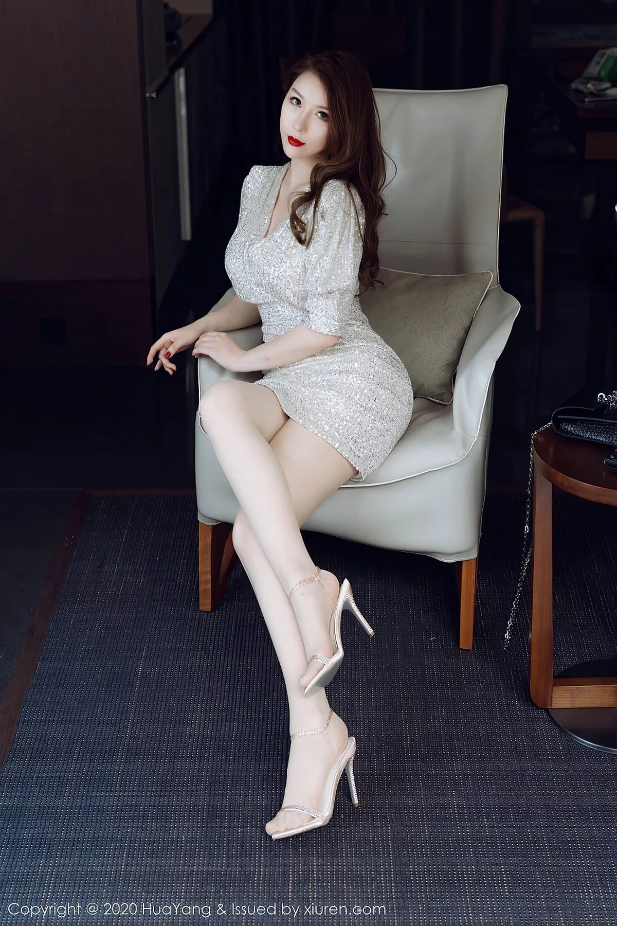 秀人集.com_[HuaYang花漾]Vol.283_女神Egg-尤妮丝三亚旅拍华丽典雅礼裙半脱秀丰满身材诱惑写真53P