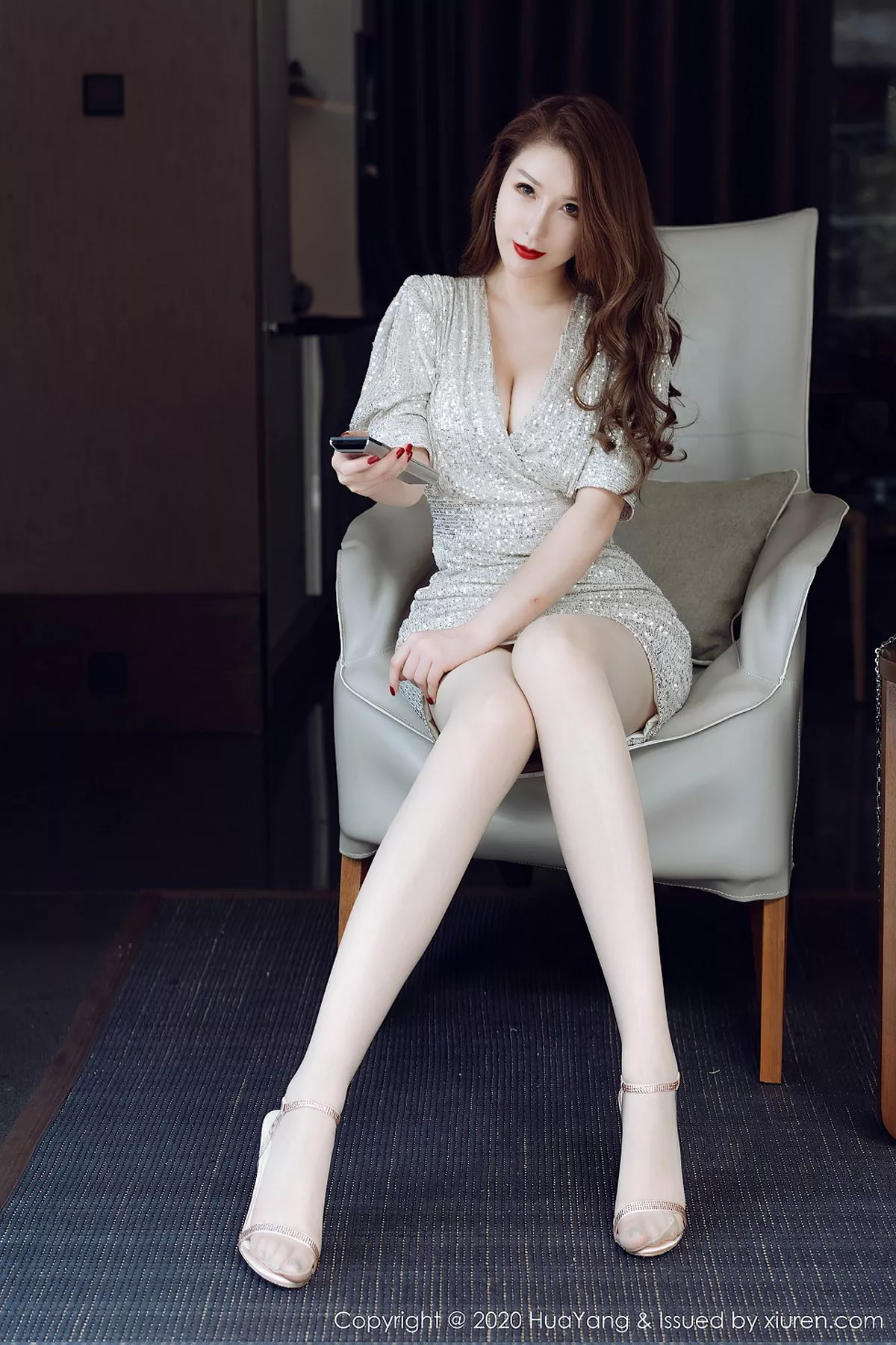 秀人集.com_[HuaYang花漾]Vol.283_女神Egg-尤妮丝三亚旅拍华丽典雅礼裙半脱秀丰满身材诱惑写真53P