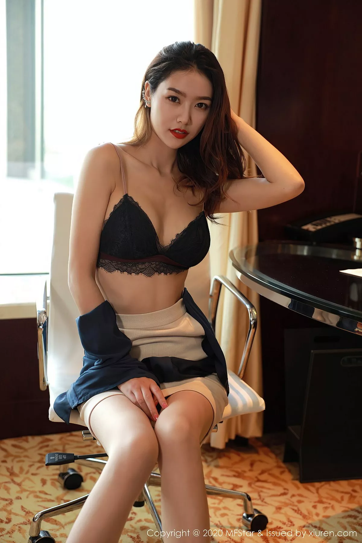 秀人集.com_[MFStar模范学院]Vol.381_嫩模方子萱经典职场秘书0L主题黑色内衣配肉丝裤袜诱惑写真71P