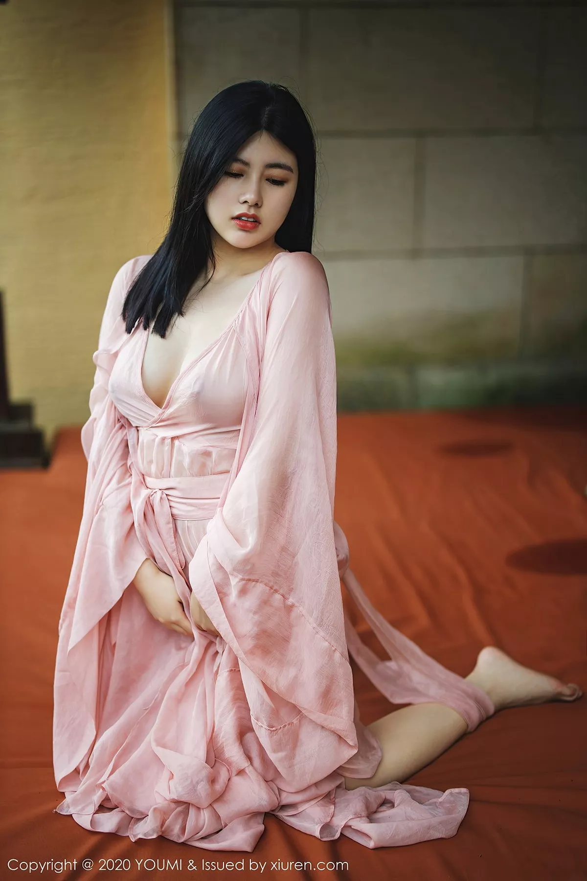 秀人集.com_[YouMi尤蜜荟]Vol.523_女神娜露Selena西双版纳旅拍轻薄粉色长裙秀傲人豪乳诱惑写真89P