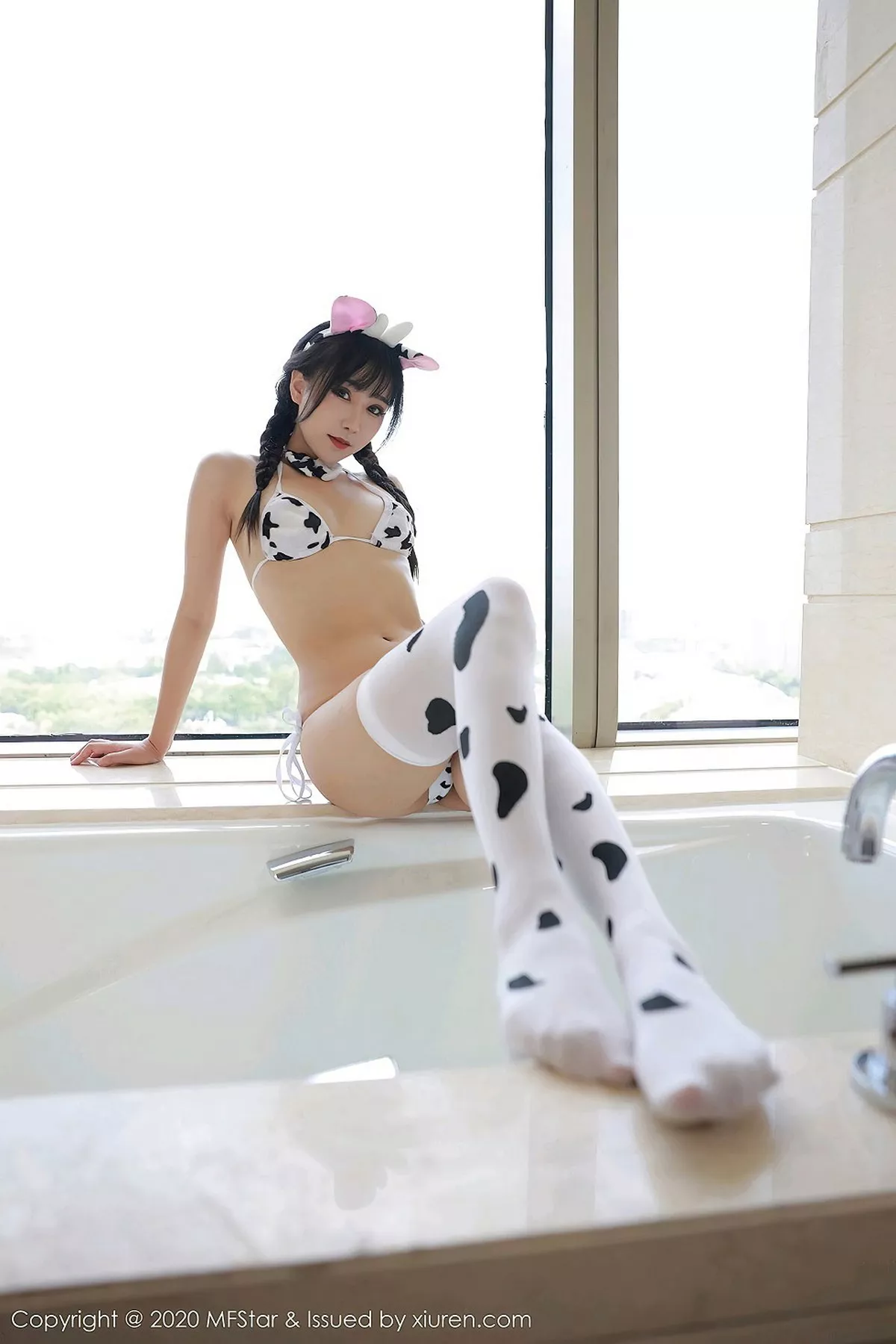 秀人集.com_[MFStar模范学院]Vol.382_嫩模小果冻儿jelly牛奶三点式内衣秀完美身材诱惑写真60P