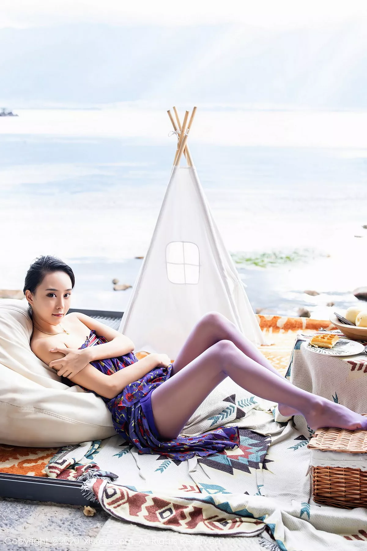 秀人集.com_[XiuRen秀人网]No.2544_嫩模蓝夏Akasha户外紫色花衣配紫丝裤袜秀美腿玉足诱惑写真49P