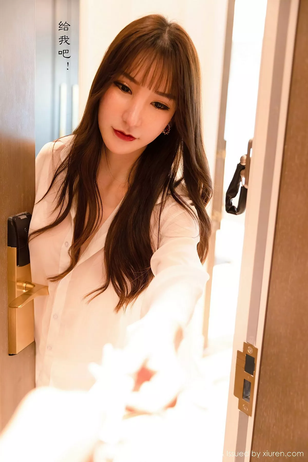 秀人集.com_[YouMi尤蜜荟]Vol.525_女神周于希Sandy酒店浴室真空白衬衣湿身秀火辣身材诱惑写真78P