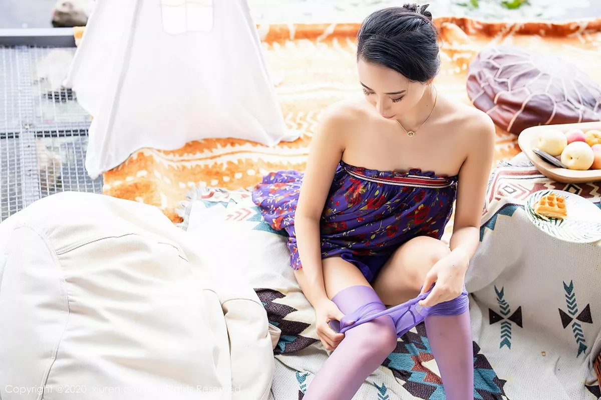 秀人集.com_[XiuRen秀人网]No.2544_嫩模蓝夏Akasha户外紫色花衣配紫丝裤袜秀美腿玉足诱惑写真49P