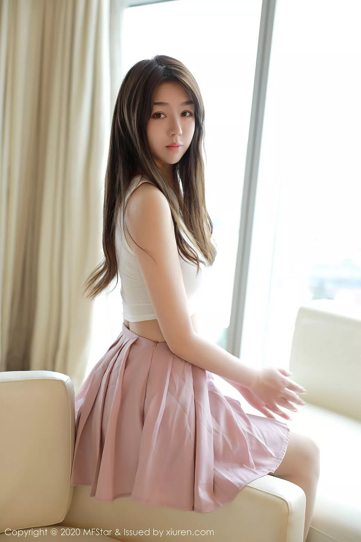 秀人集.com_[MFStar模范学院]Vol.384_嫩模梦梵私房吊带内衣配粉色短裙秀完美身材诱惑写真43P