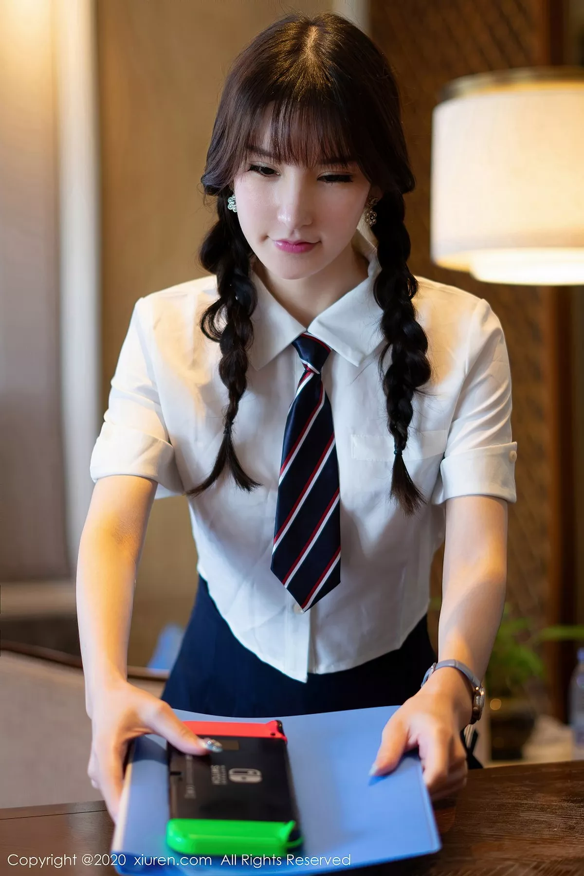 秀人集.com_[XiuRen秀人网]No.2559_女神周于希Sandy西双版纳旅拍JK制服半脱露开档黑丝裤袜诱惑写真80P