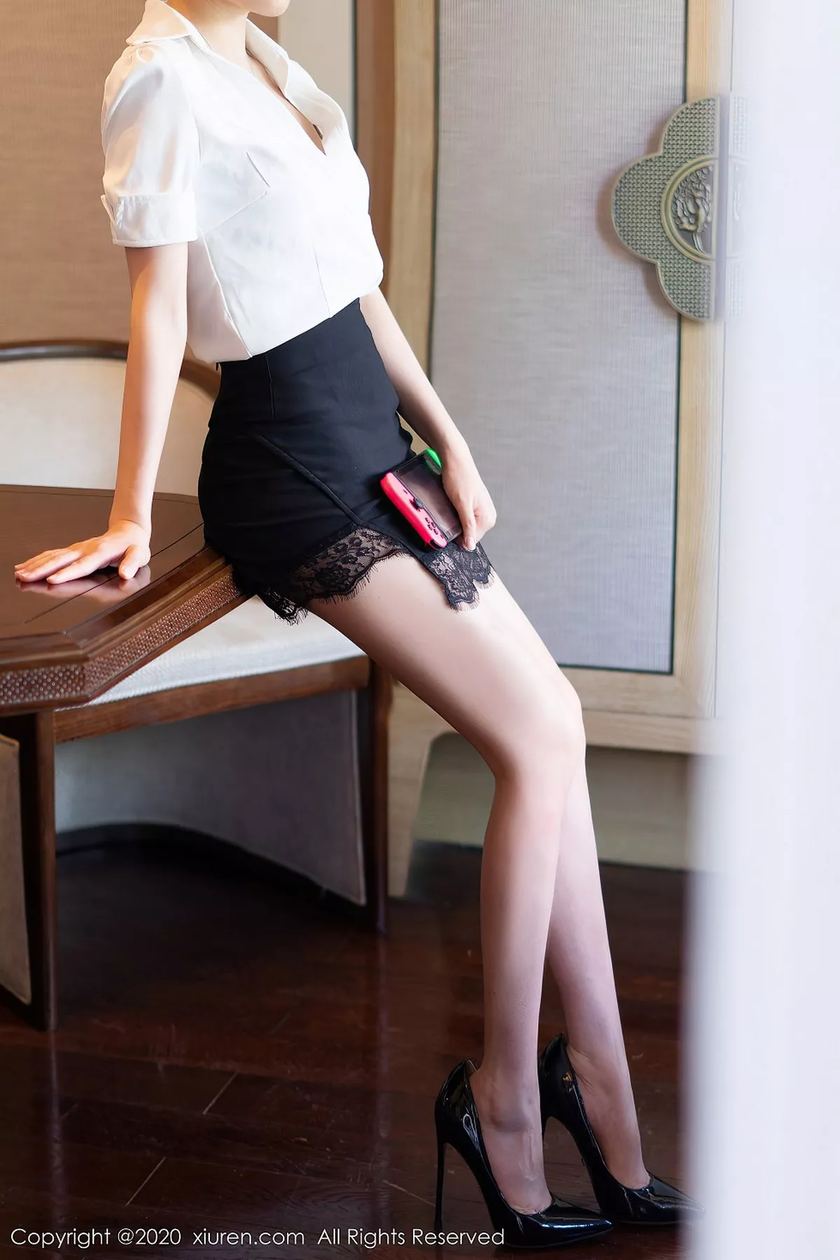 秀人集.com_[XiuRen秀人网]No.2559_女神周于希Sandy西双版纳旅拍JK制服半脱露开档黑丝裤袜诱惑写真80P