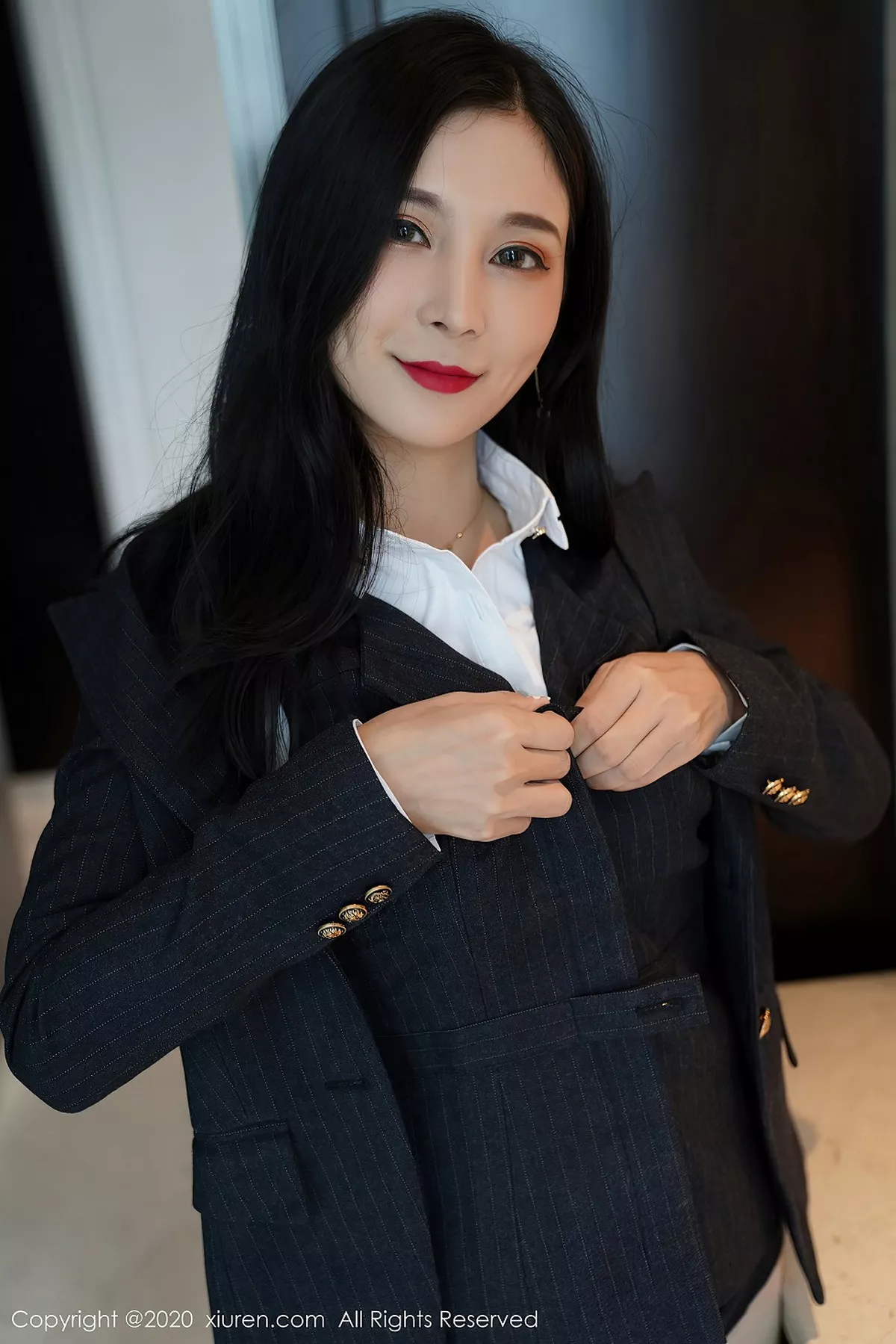 秀人集.com_[XiuRen秀人网]No.2564_嫩模小蛮妖Yummy职场白衬衫黑短裙半脱露超薄肉丝裤袜诱惑写真70P