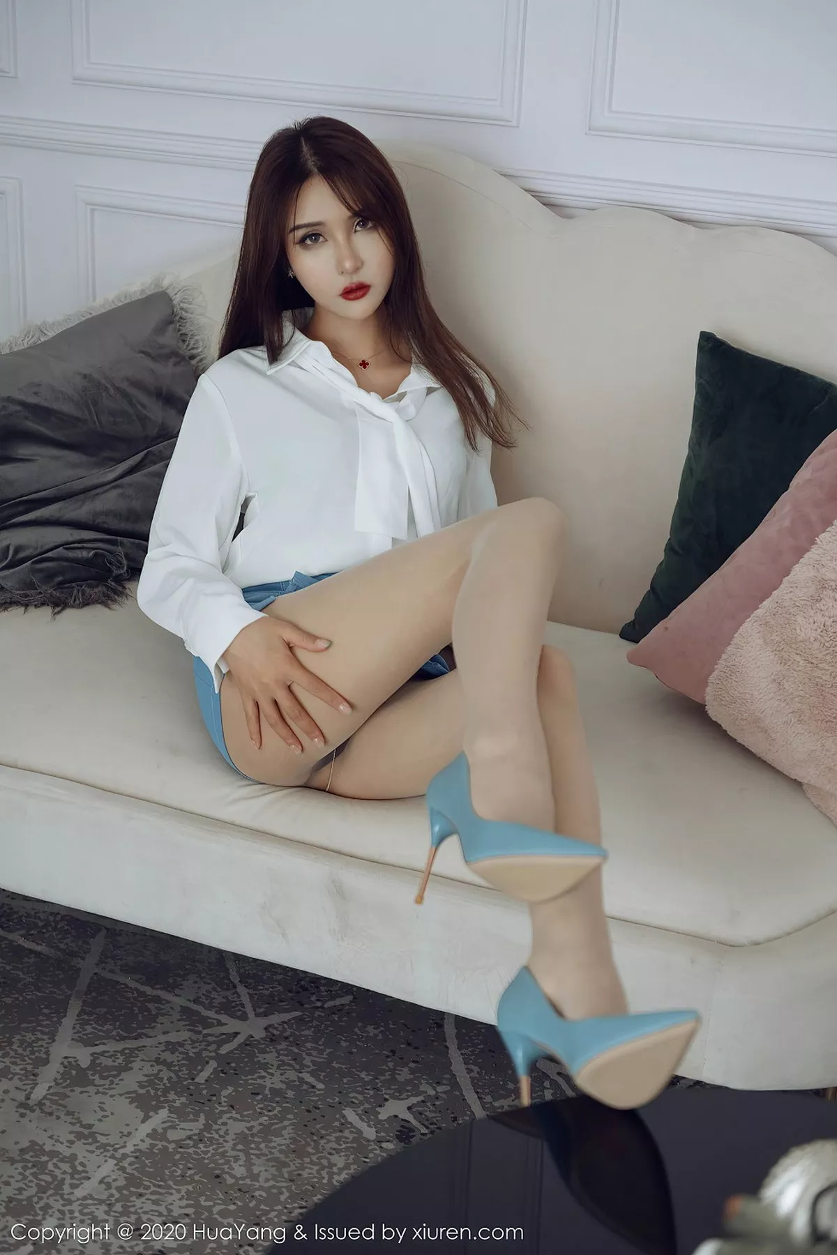 秀人集.com_[HuaYang花漾]Vol.291_嫩模Emily顾奈奈秘书0L装扮主题白衬衣配肉丝裤袜诱惑写真62P