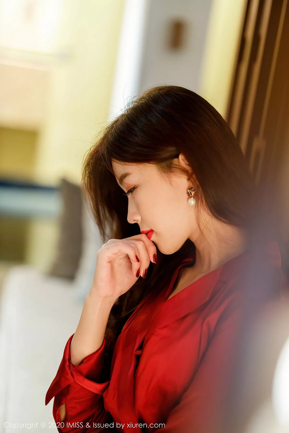 秀人集.com_[IMISS爱蜜社]Vol.502_嫩模杨紫嫣Cynthia心愿旅拍红色典雅礼裙配黑丝裤袜诱惑写真55P