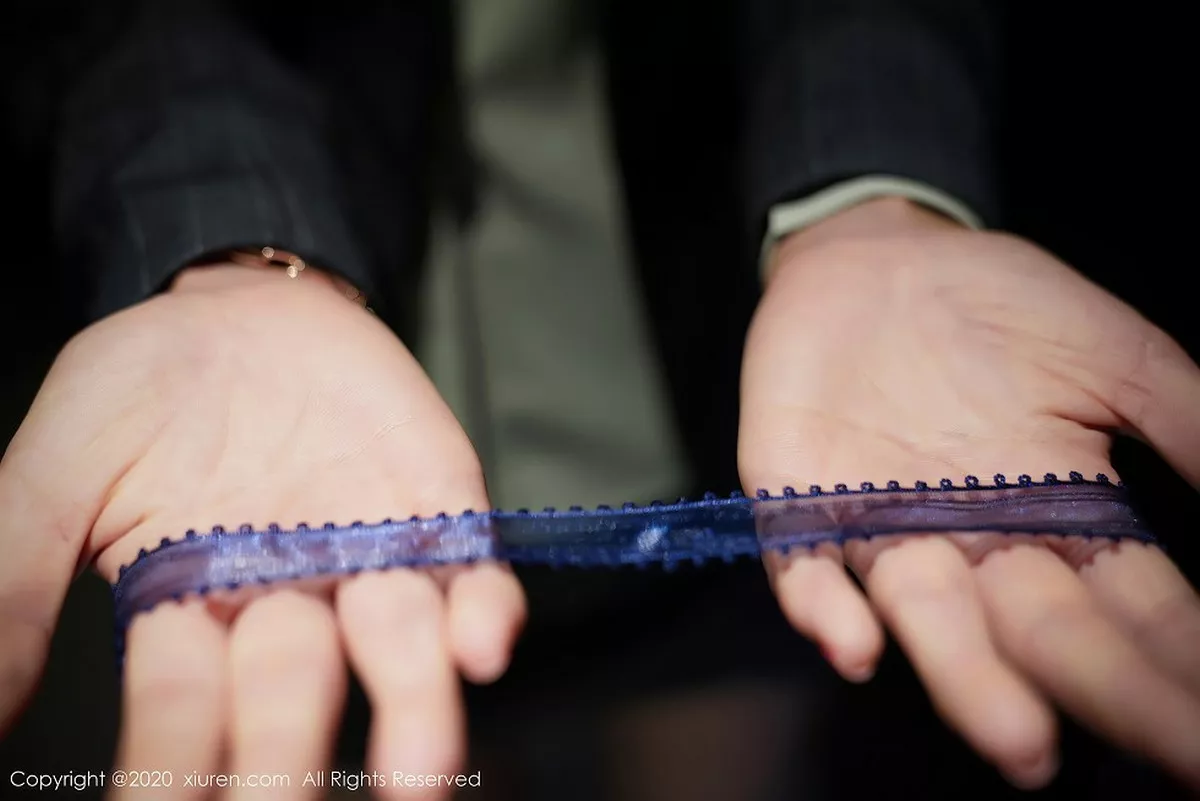 秀人集.com_[XiuRen秀人网]No.2579_嫩模方子萱职场秘书OL制服主题半脱露性感内衣肉丝裤袜诱惑写真96P