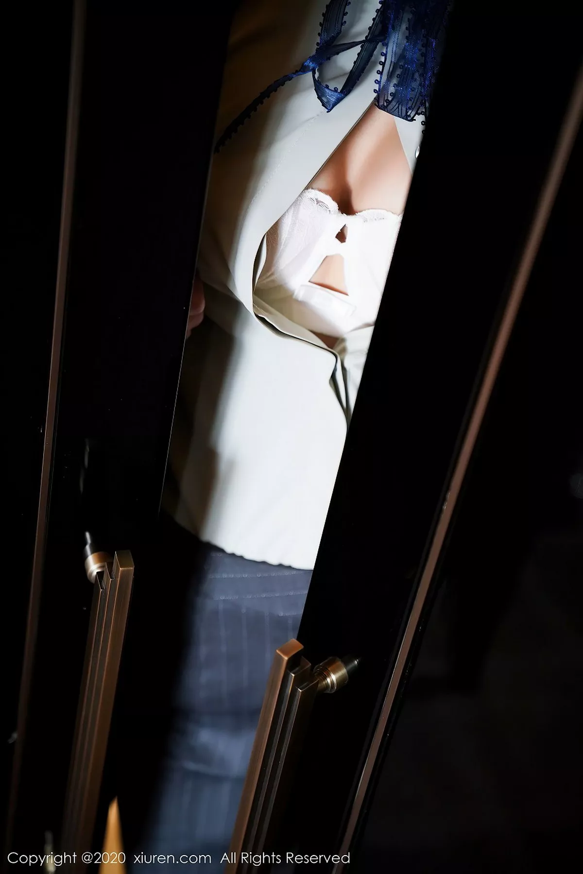 秀人集.com_[XiuRen秀人网]No.2579_嫩模方子萱职场秘书OL制服主题半脱露性感内衣肉丝裤袜诱惑写真96P