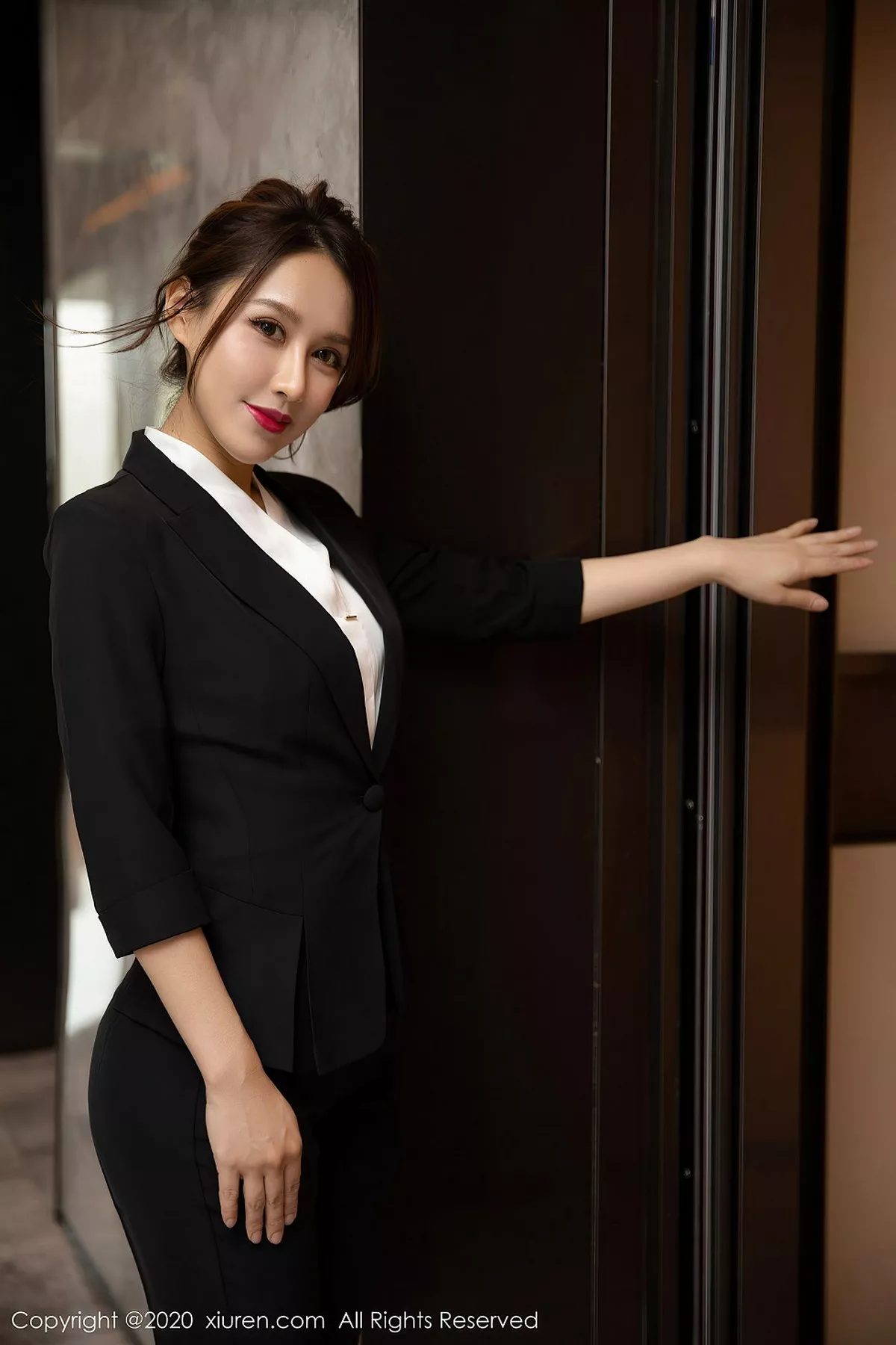 秀人集.com_[XiuRen秀人网]No.2580_嫩模徐安安酒店私人管家主题脱职场制服露性感白色内衣诱惑写真86P