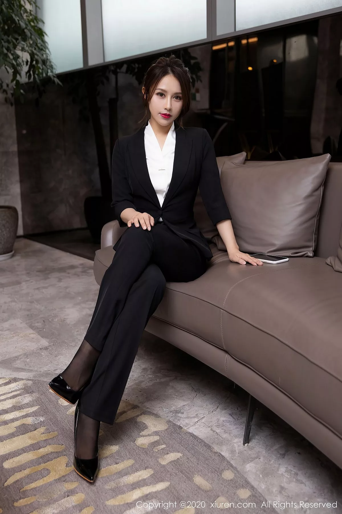 秀人集.com_[XiuRen秀人网]No.2580_嫩模徐安安酒店私人管家主题脱职场制服露性感白色内衣诱惑写真86P