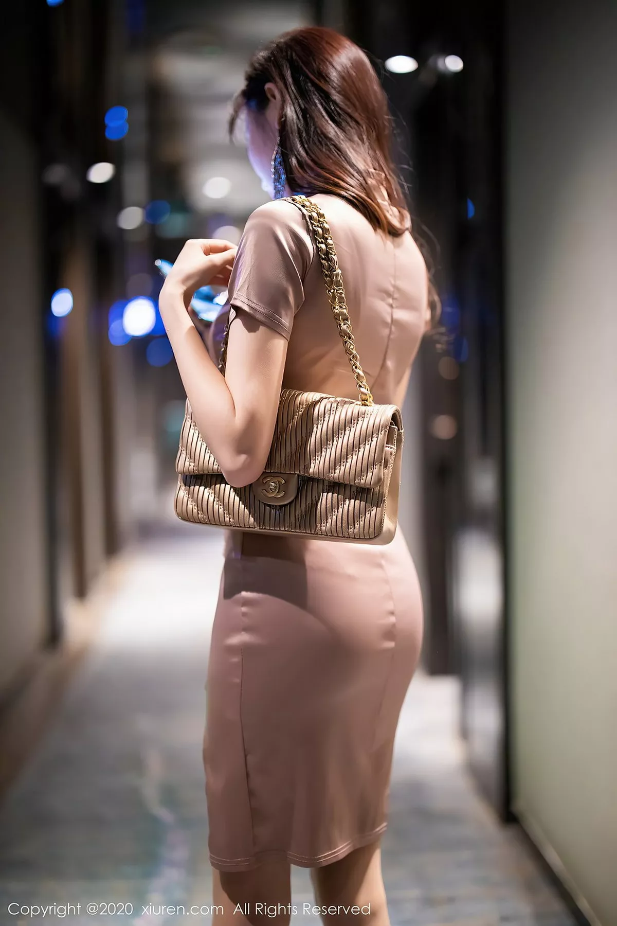 秀人集.com_[XiuRen秀人网]No.2587_女神杨晨晨sugar香槟色吊裙半撩露超薄肉丝裤袜秀翘臀诱惑写真88P