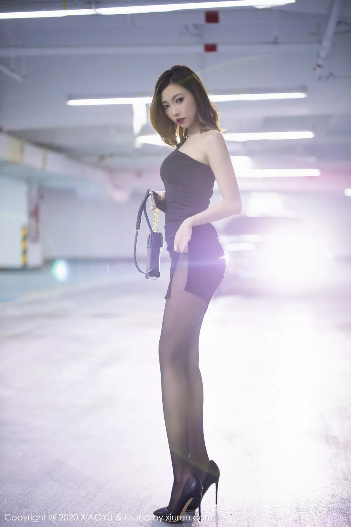 秀人集.com_[XiaoYu画语界]Vol.356_女神冯木木LRIS绚丽光影时尚车拍主题无内黑丝裤袜诱惑写真110P