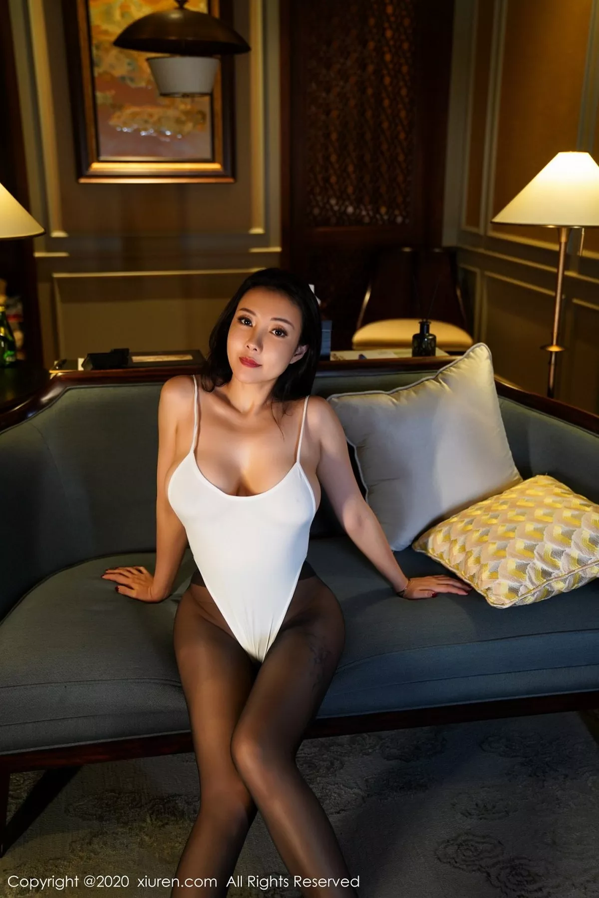 秀人集.com_[XiuRen秀人网]No.2490_御姐果儿Victoria私房白色吊带内衣配黑丝裤袜完美诱惑写真41P