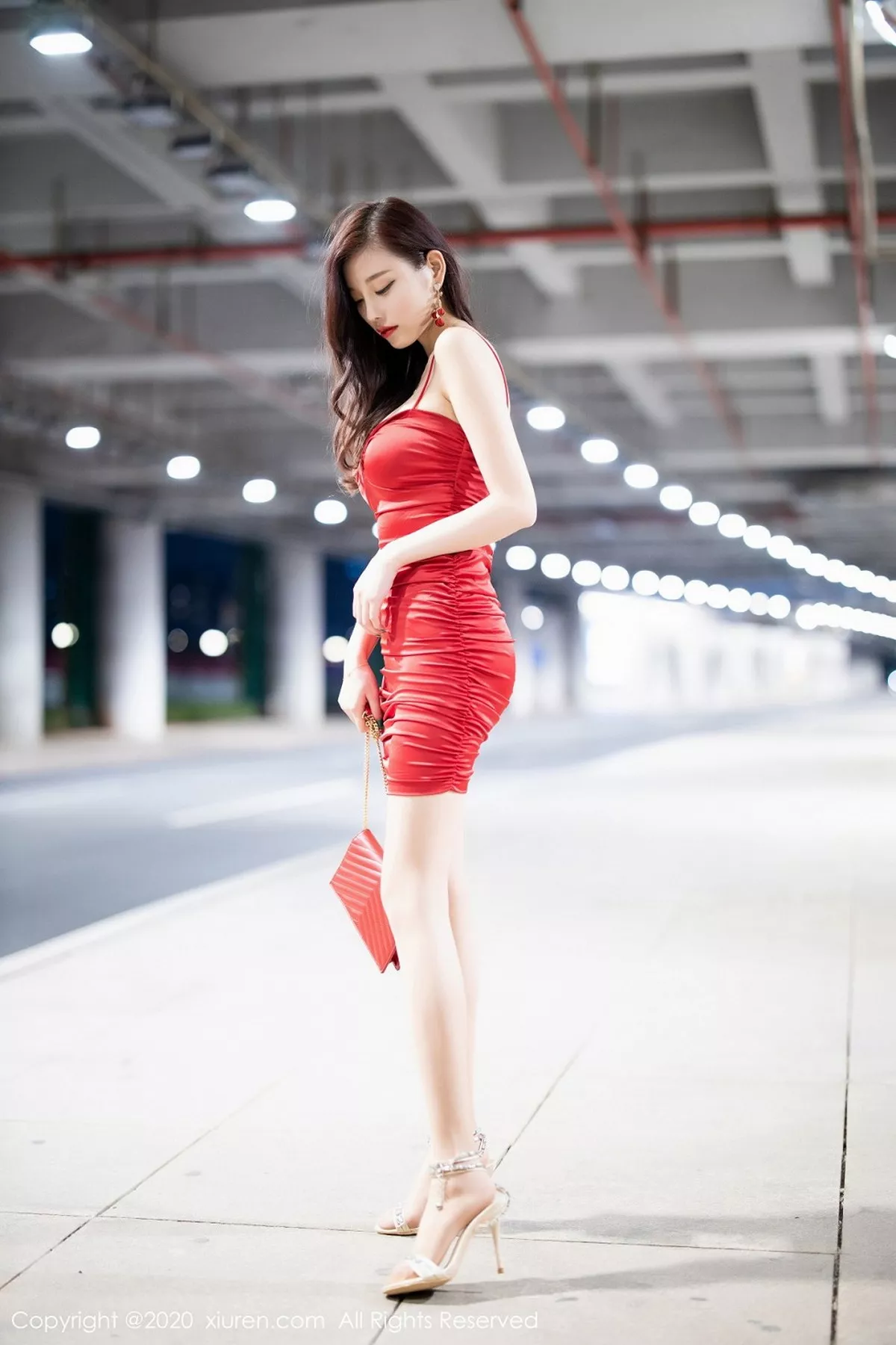 秀人集.com_[XiuRen秀人网]No.2514_女神杨晨晨sugar私房猩红吊裙配肉丝裤袜秀完美身材撩人诱惑写真120P