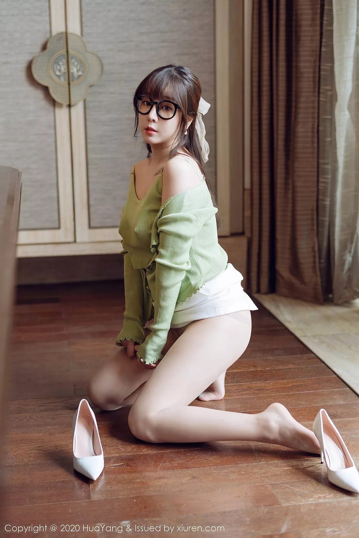 秀人集.com_[HuaYang花漾]Vol.298_女神王雨纯西双版纳旅拍性感职场制服系列完美诱惑写真80P